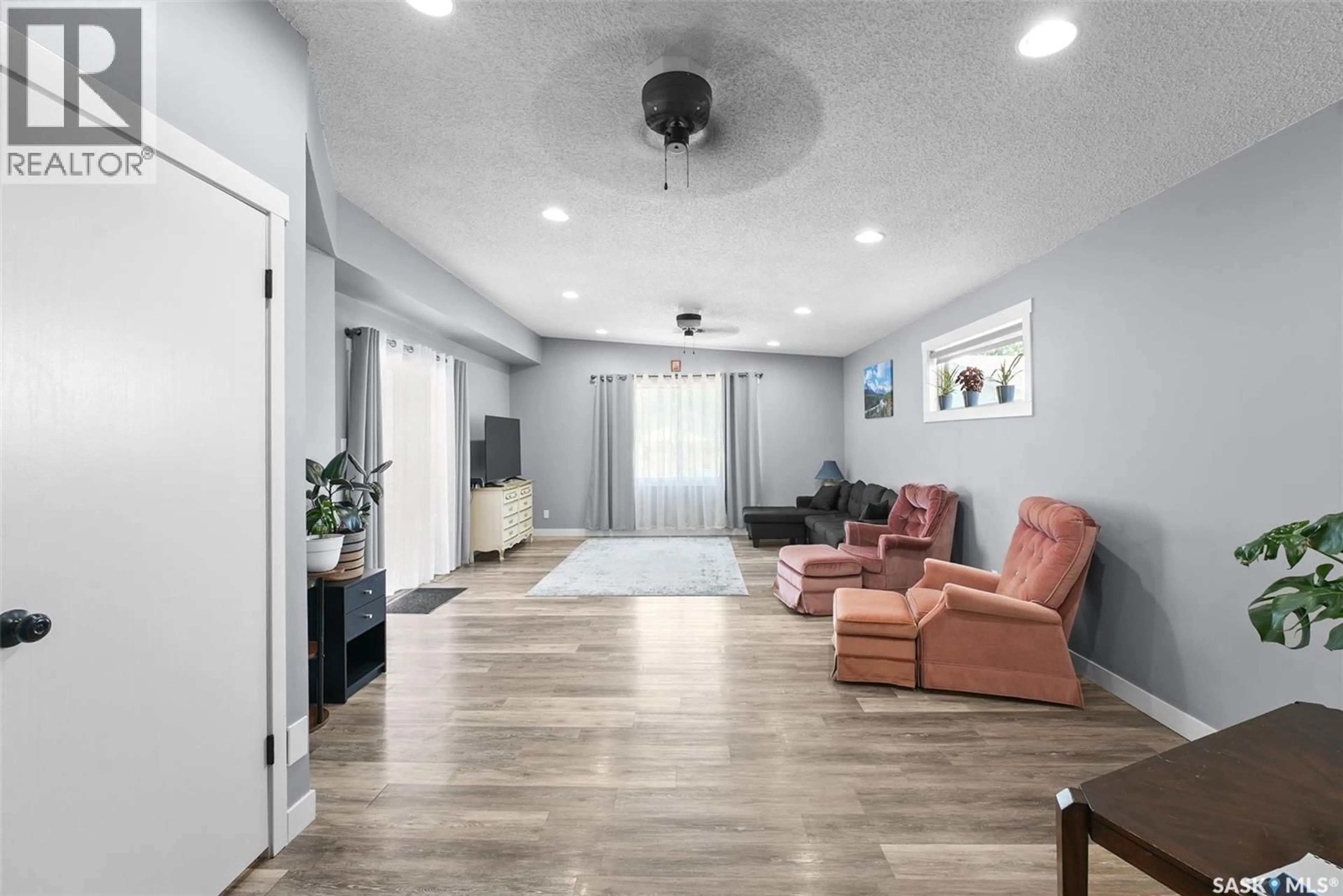 Indoor entryway for 327 RETALLACK STREET, Regina Saskatchewan S4R3N1