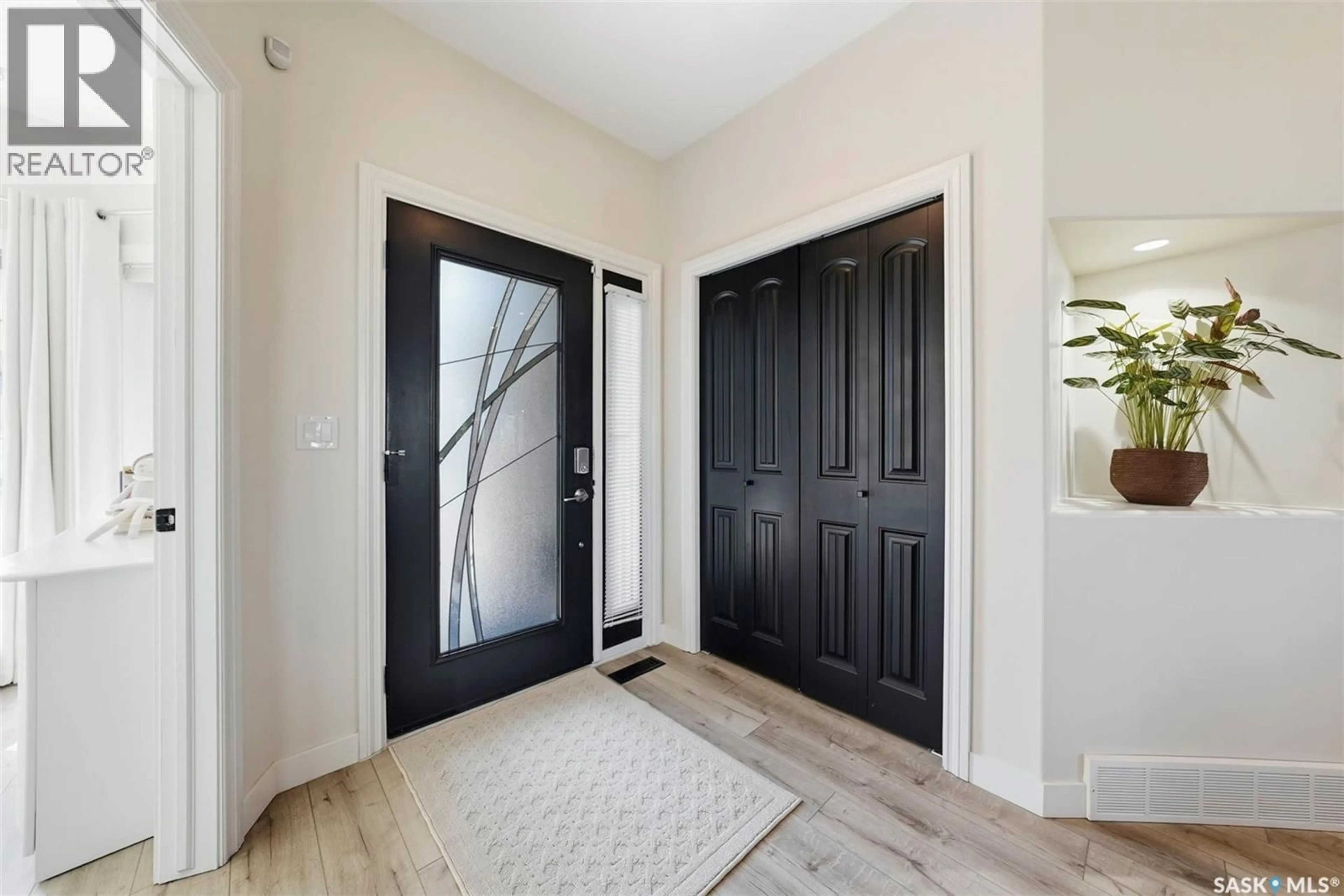 Indoor entryway for 234 DENHAM CRESCENT, Saskatoon Saskatchewan S7R1E9