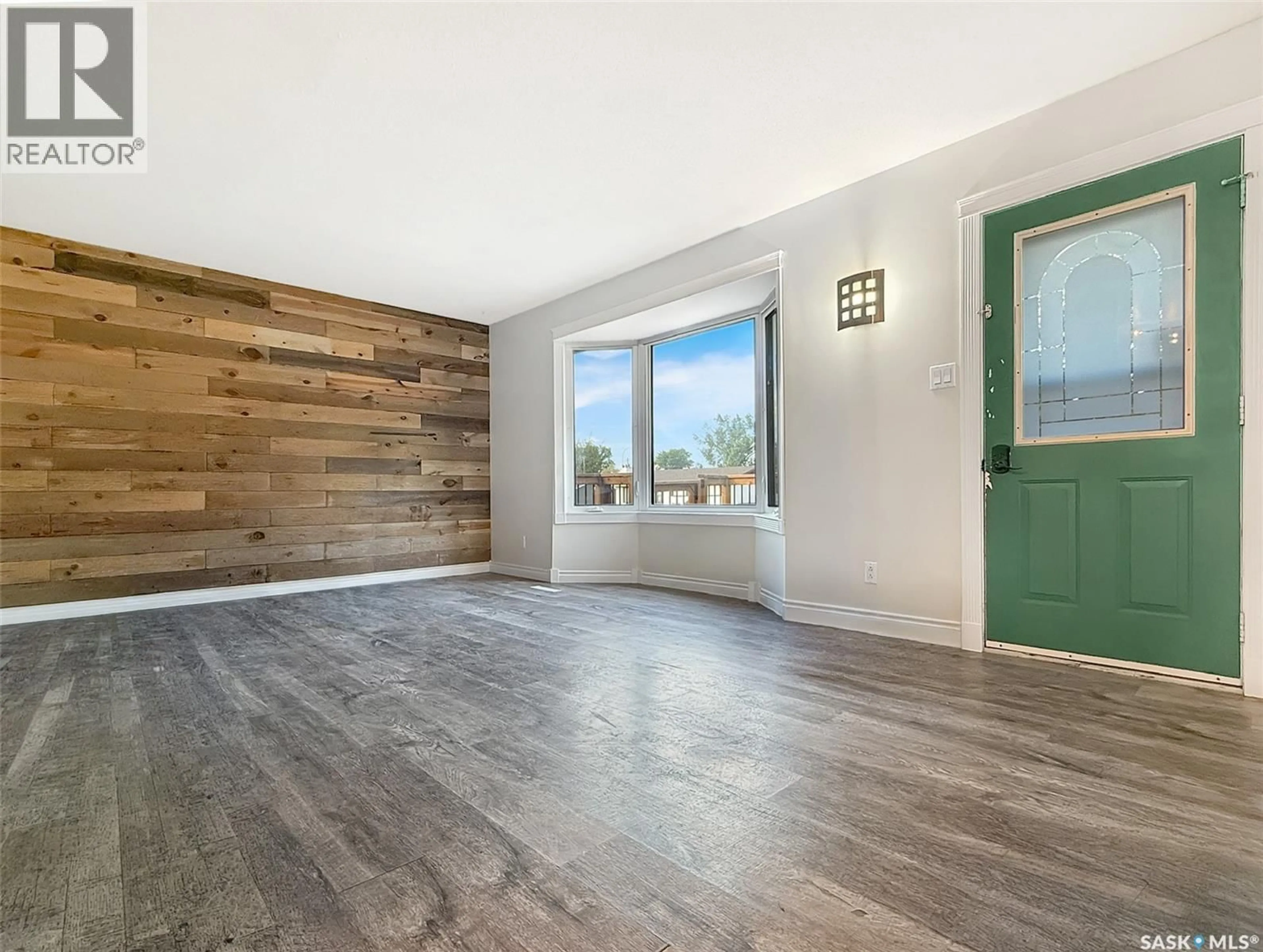 Indoor entryway for 10 MACDONALD CRESCENT, Swift Current Saskatchewan S9H4A7