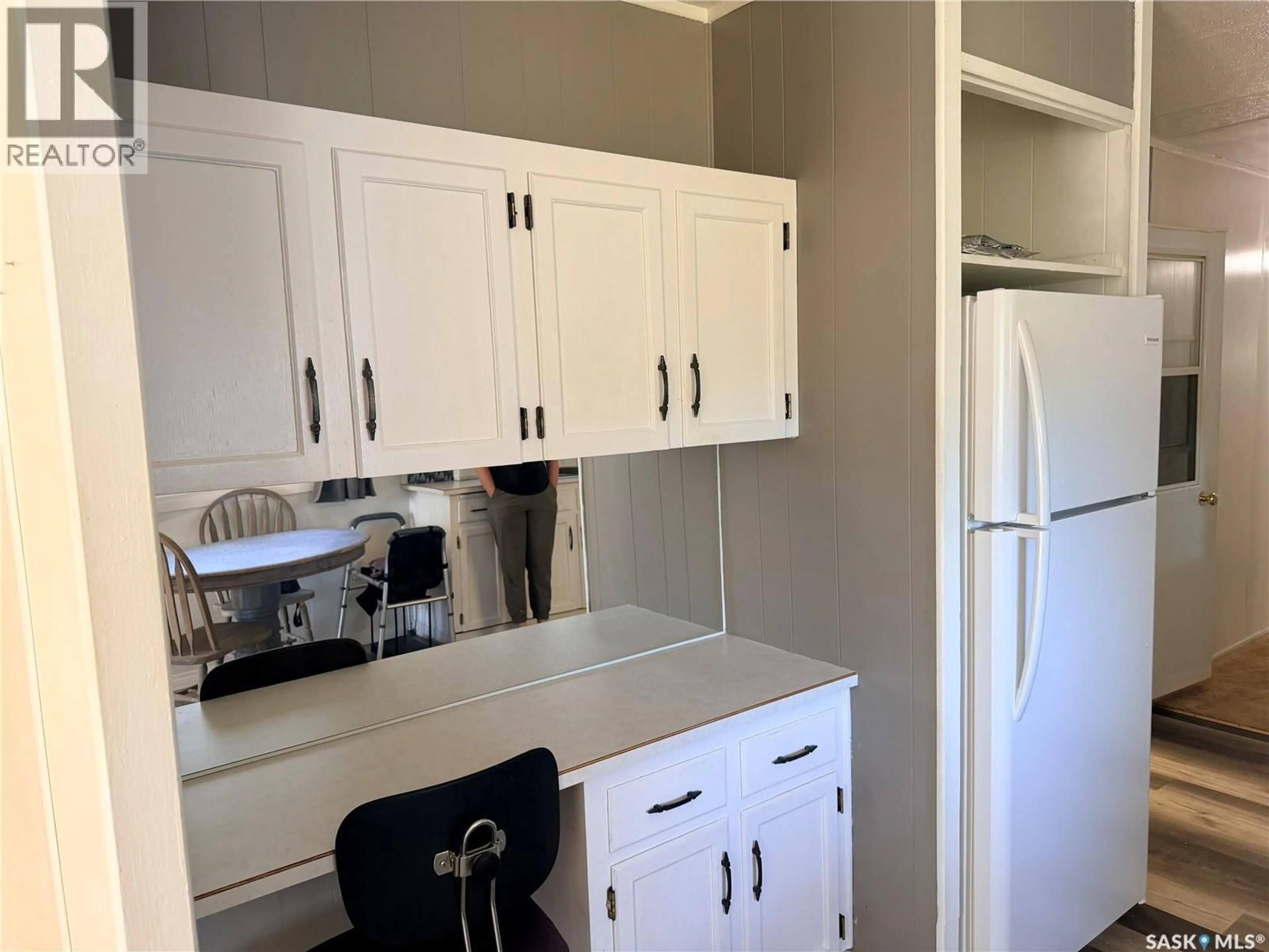 Standard kitchen, unknown for 25 SUNRISE ESTATES, Assiniboia Saskatchewan S0H0B0