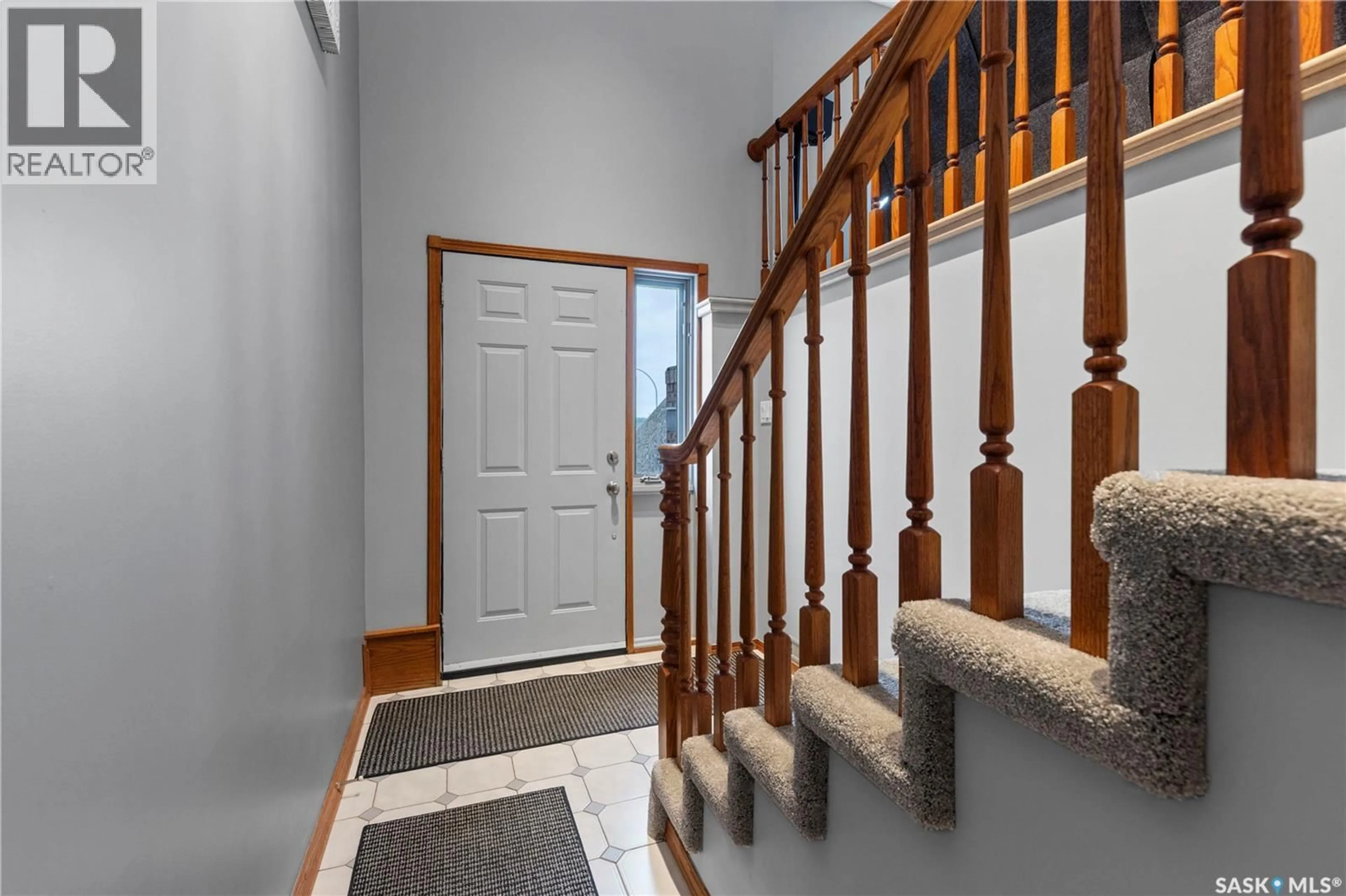 Indoor foyer for 270 PROSPECT CRESCENT, Lumsden Saskatchewan S0G3C0