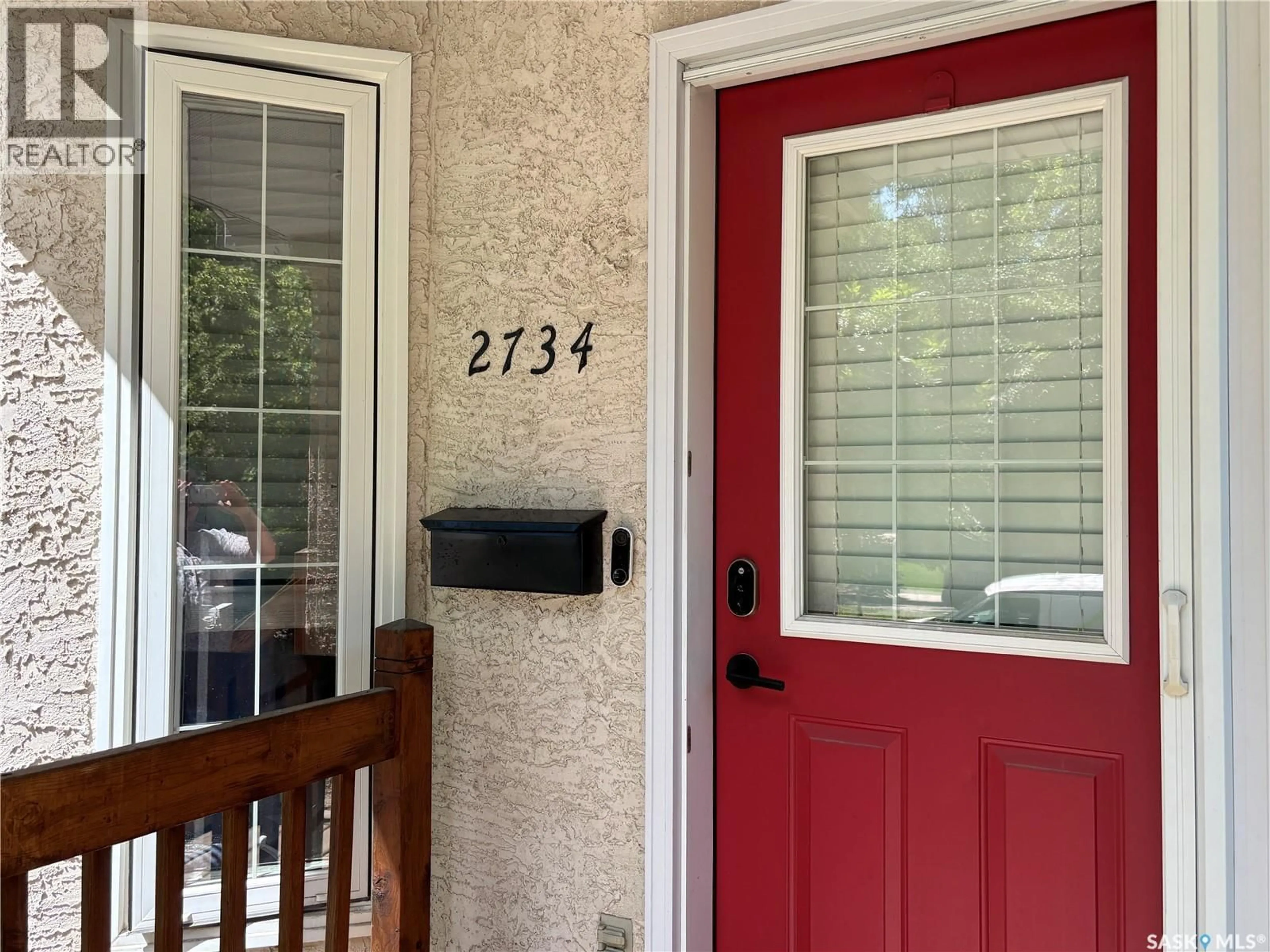 Indoor entryway for 2734 VICTORIA AVENUE, Regina Saskatchewan S4T1K3