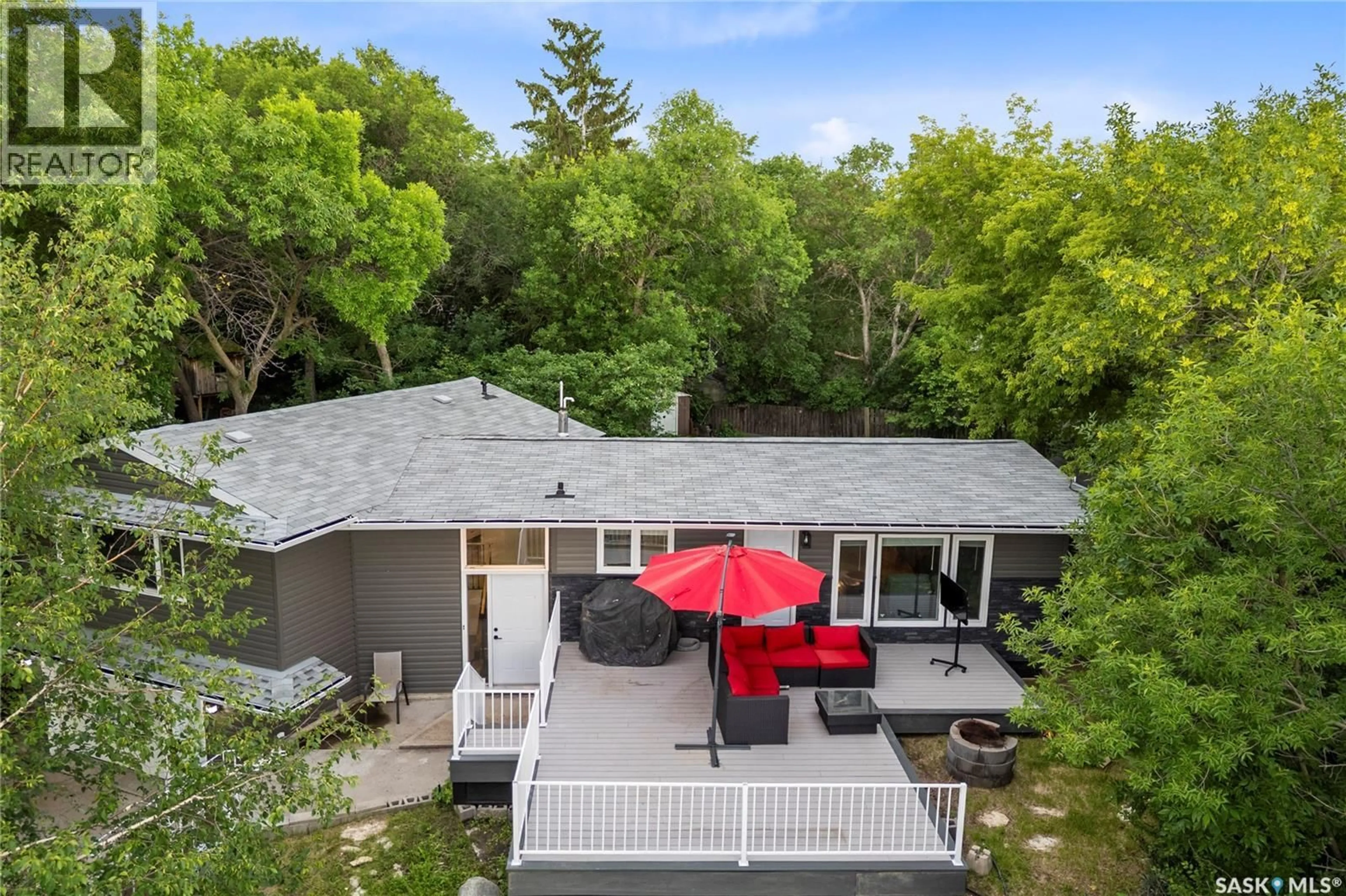 A pic from outside/outdoor area/front of a property/back of a property/a pic from drone, unknown for 342 4TH STREET, Regina Beach Saskatchewan S0G4C0