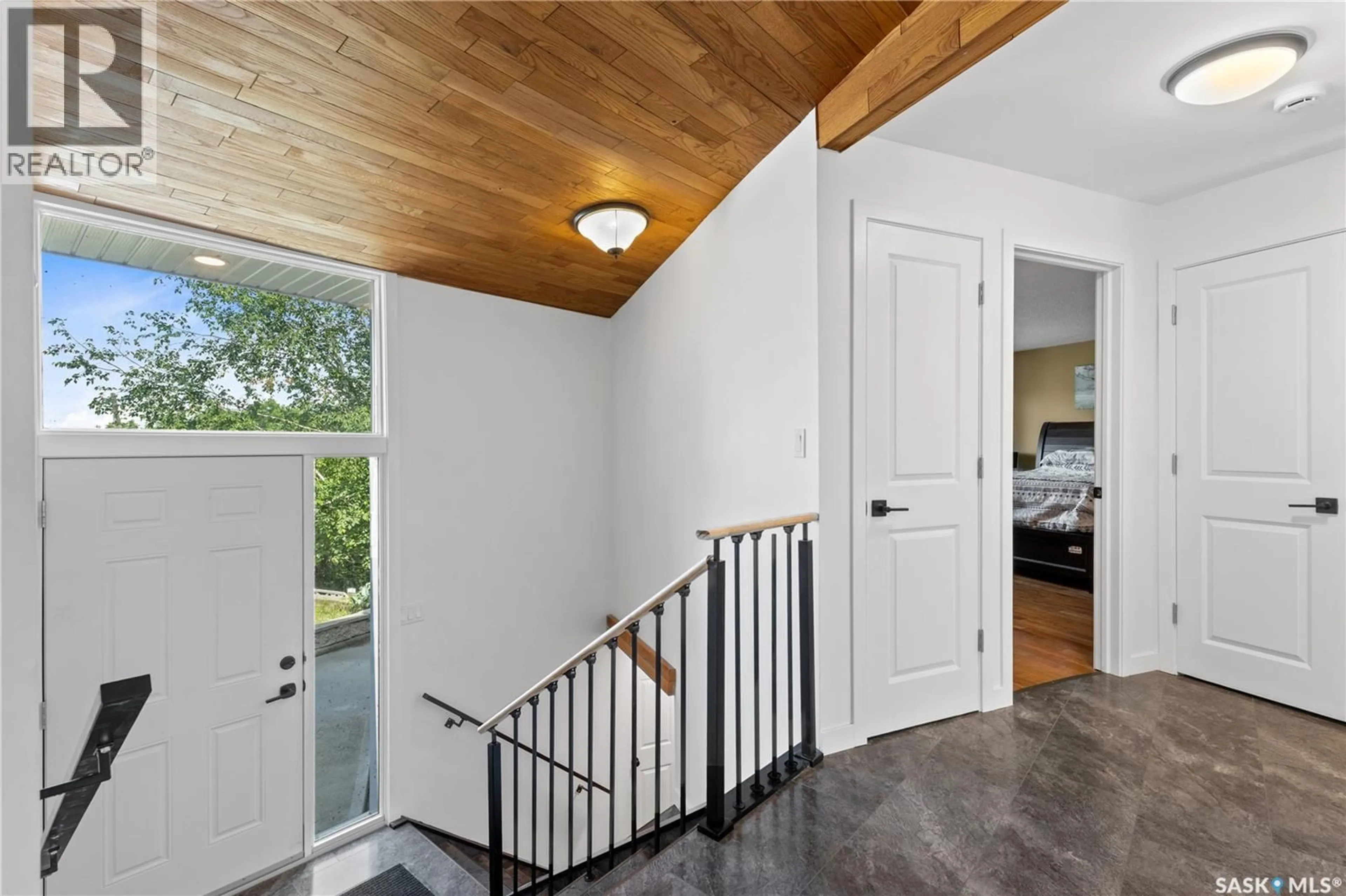 Indoor entryway for 342 4TH STREET, Regina Beach Saskatchewan S0G4C0