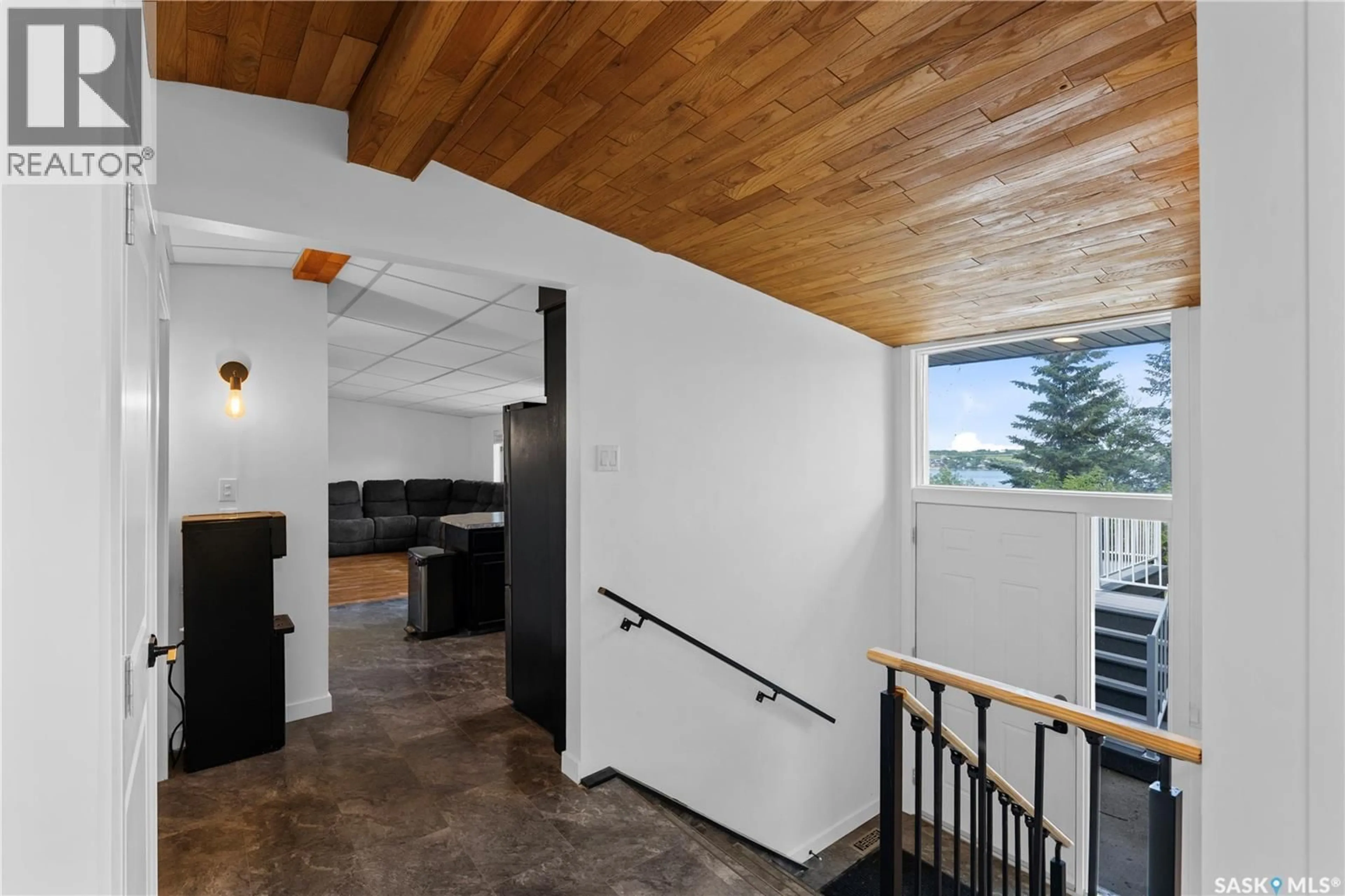 Indoor foyer for 342 4TH STREET, Regina Beach Saskatchewan S0G4C0