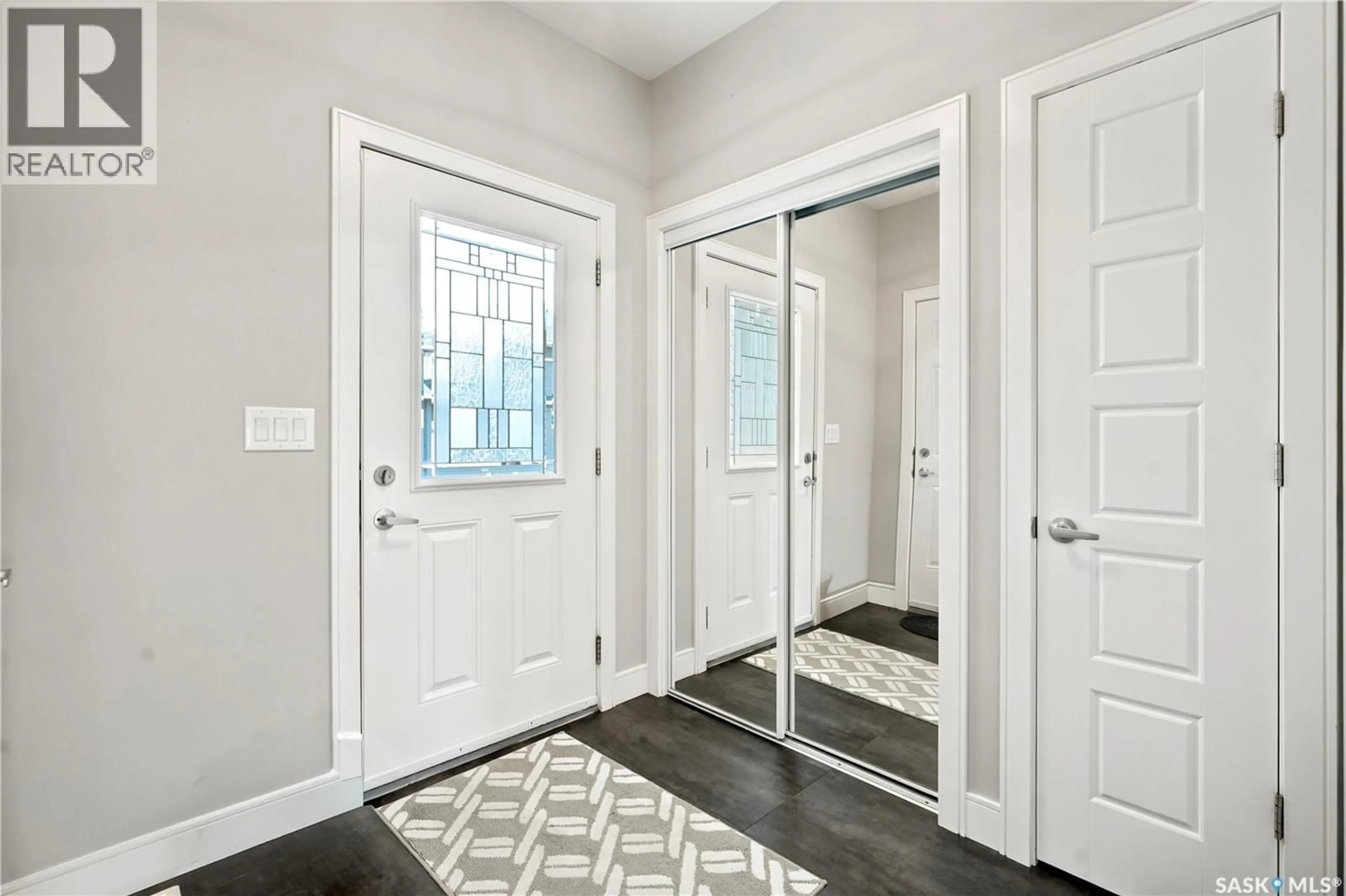 Indoor entryway for 21 115 VELTKAMP CRESCENT, Saskatoon Saskatchewan S7T0T7