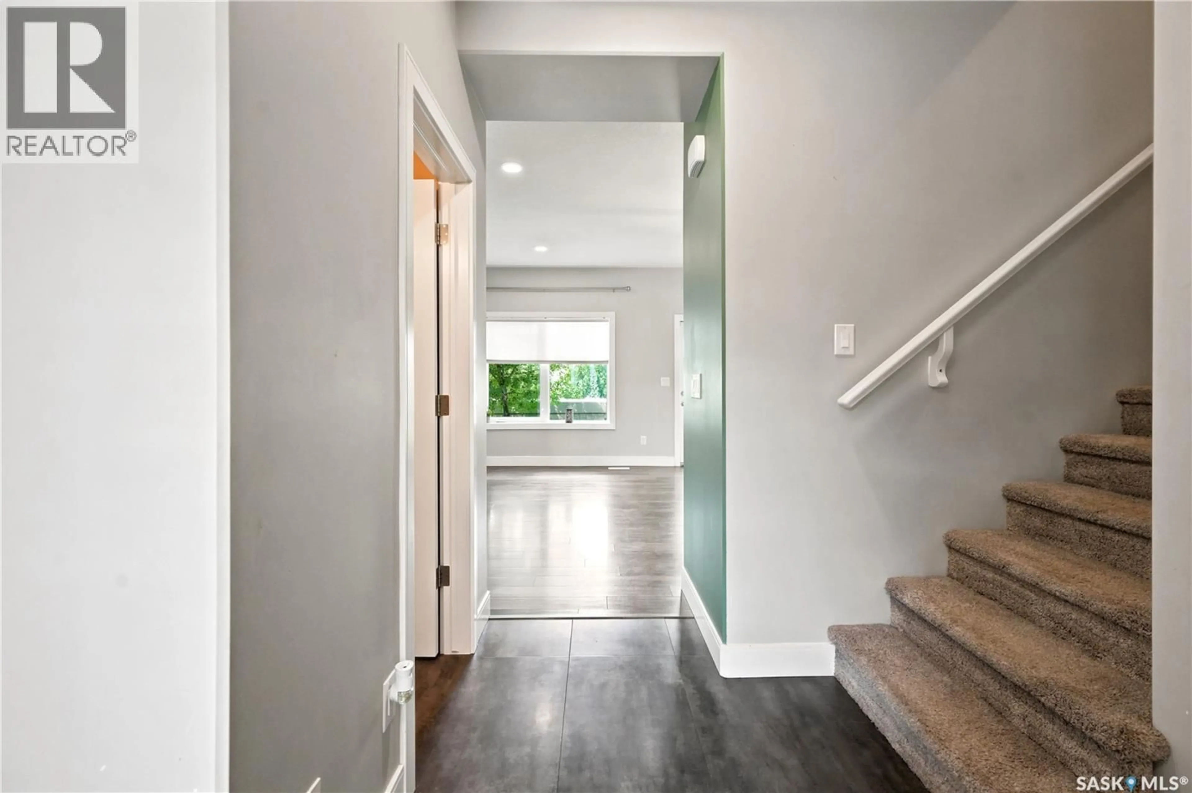 Indoor entryway for 21 115 VELTKAMP CRESCENT, Saskatoon Saskatchewan S7T0T7