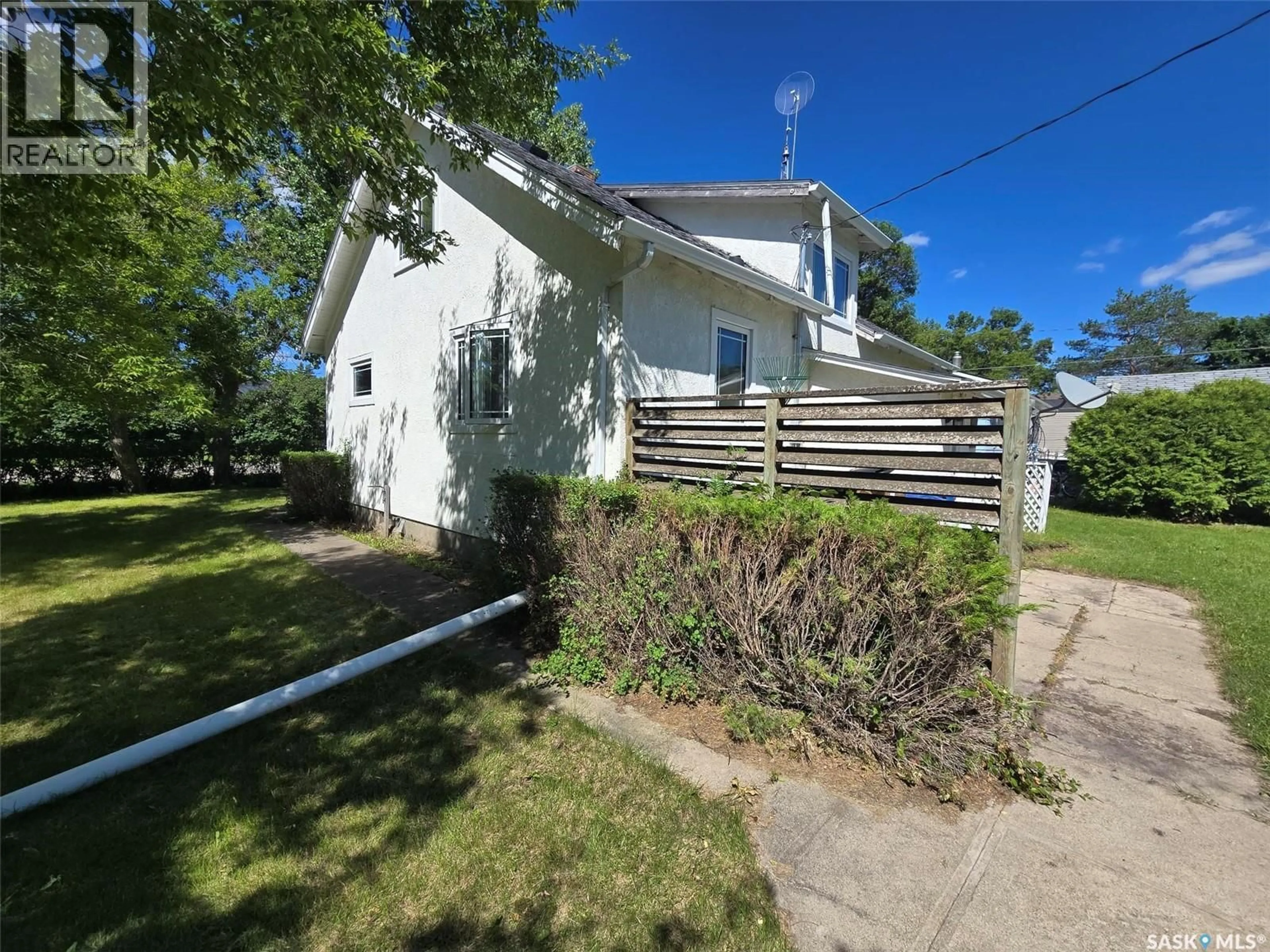 A pic from outside/outdoor area/front of a property/back of a property/a pic from drone, street for 629 NINA STREET, Broadview Saskatchewan S0G0K0