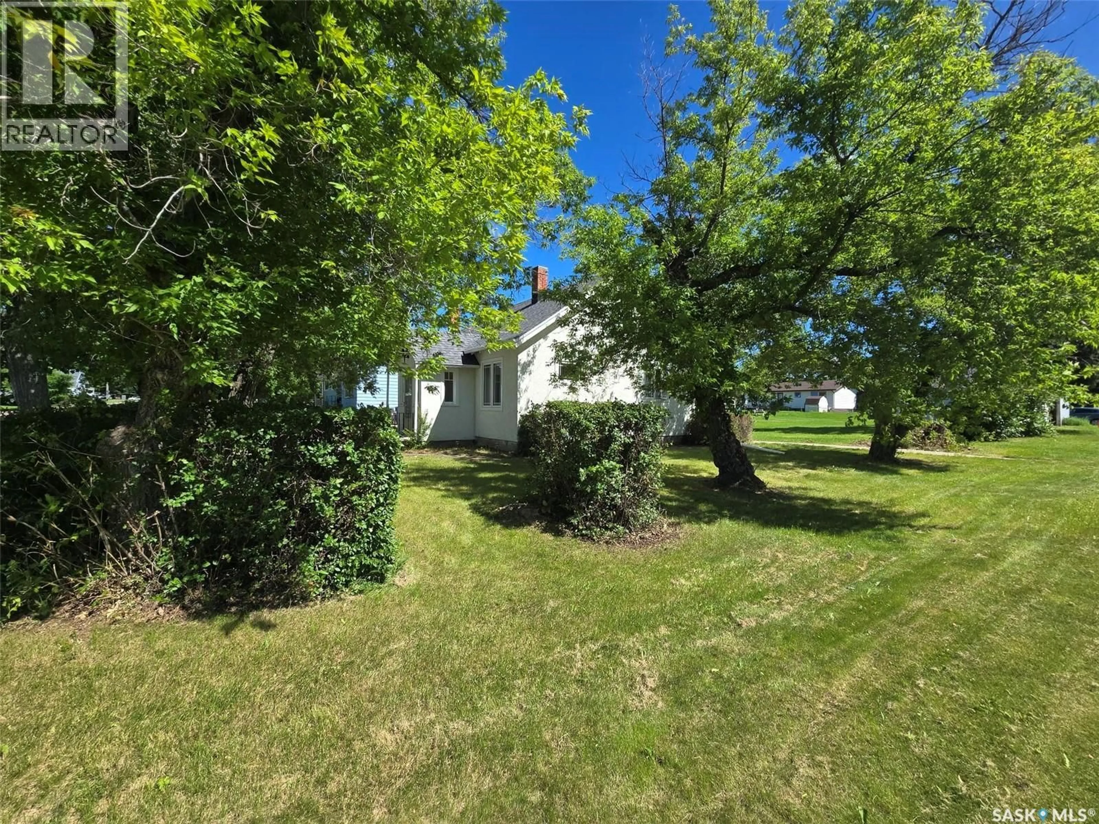 A pic from outside/outdoor area/front of a property/back of a property/a pic from drone, street for 629 NINA STREET, Broadview Saskatchewan S0G0K0