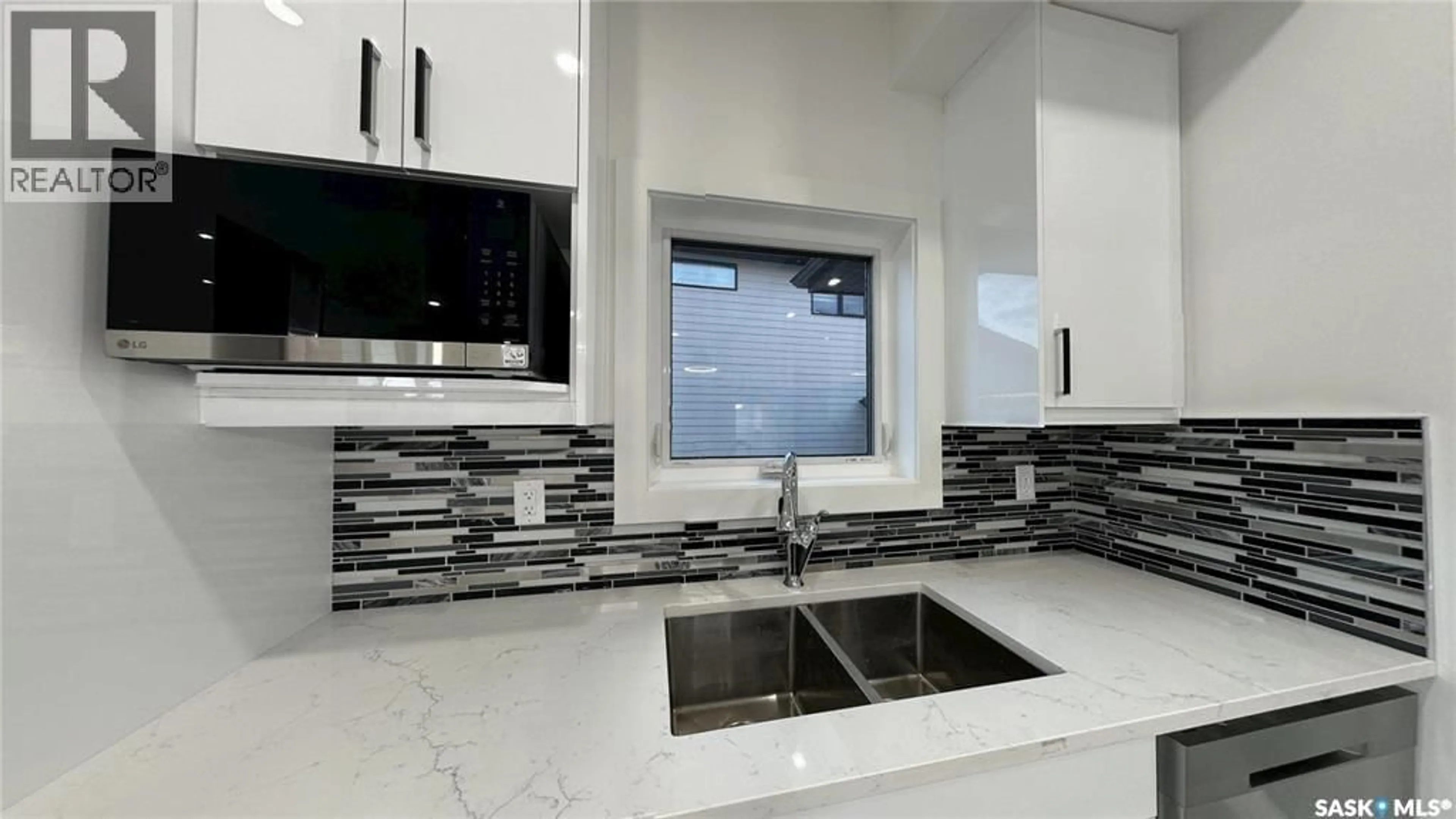 Contemporary kitchen, ceramic/tile floor for 355 NAZARALI WAY, Saskatoon Saskatchewan S7V1X9