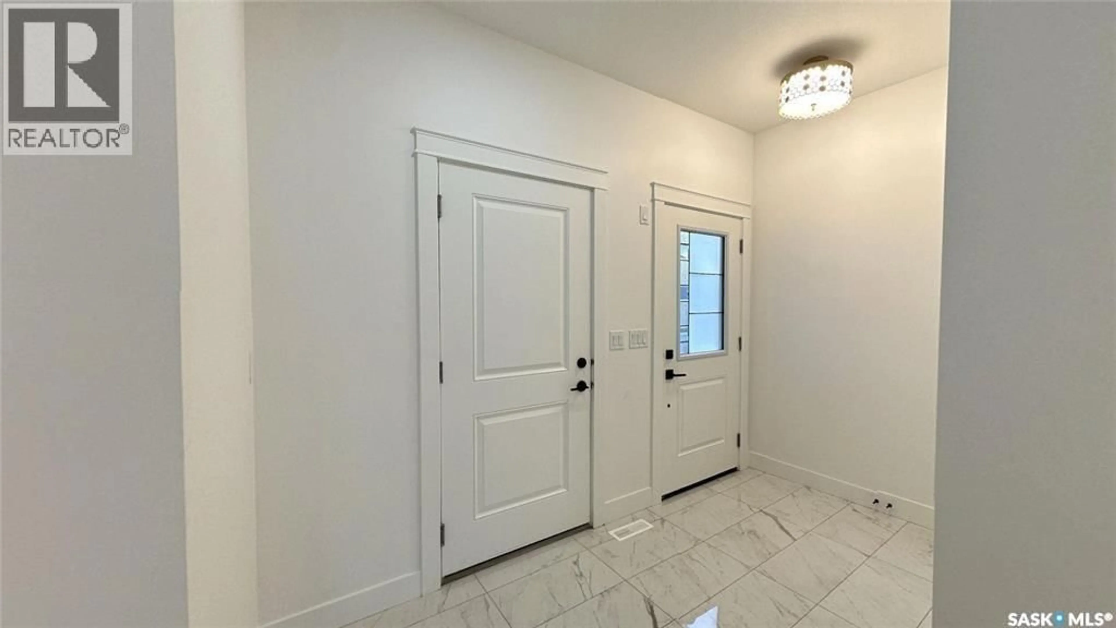 Indoor entryway for 355 NAZARALI WAY, Saskatoon Saskatchewan S7V1X9
