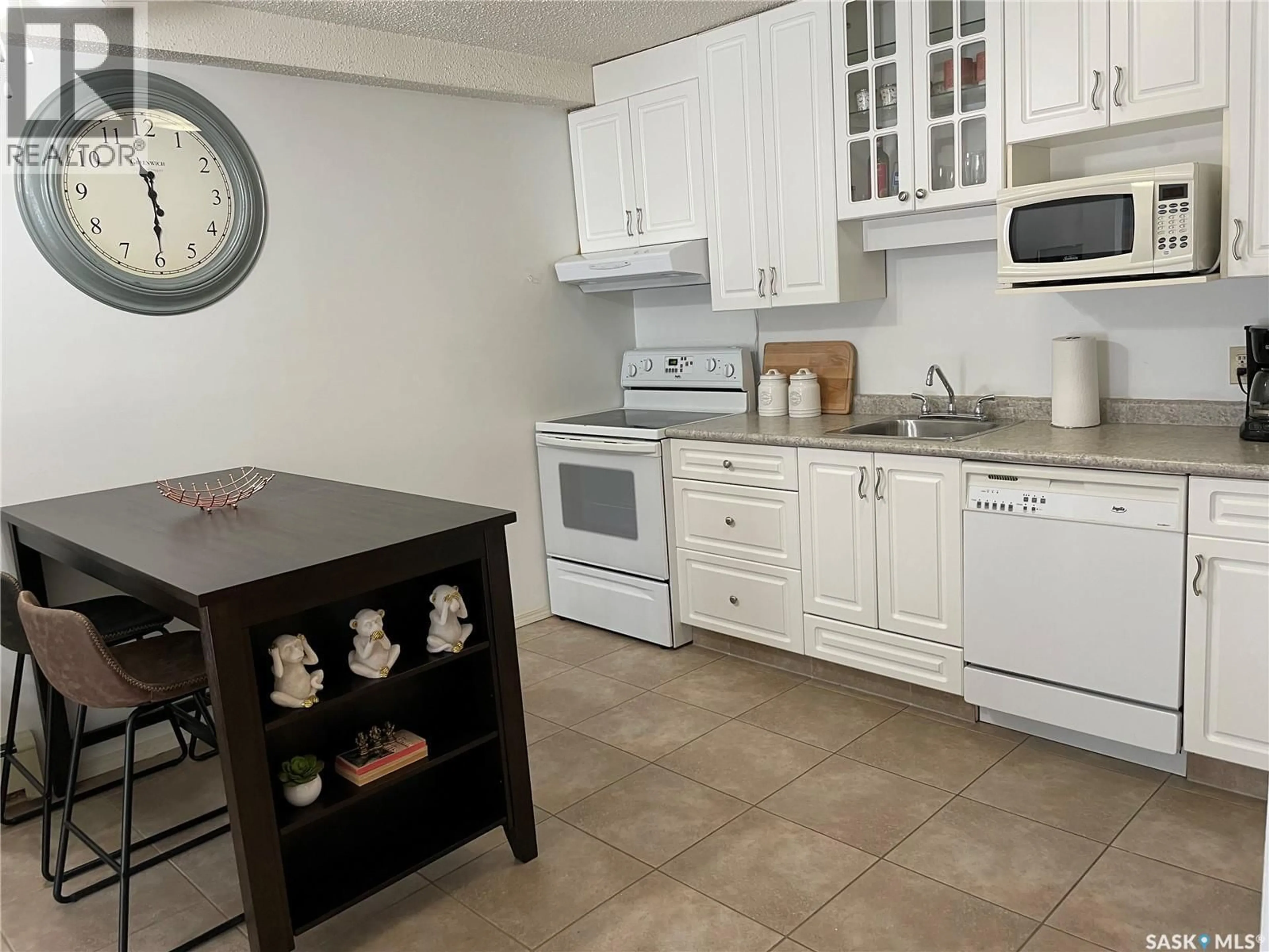 Standard kitchen, ceramic/tile floor for 102A WOOD LILY DRIVE, Moose Jaw Saskatchewan S6H1H1