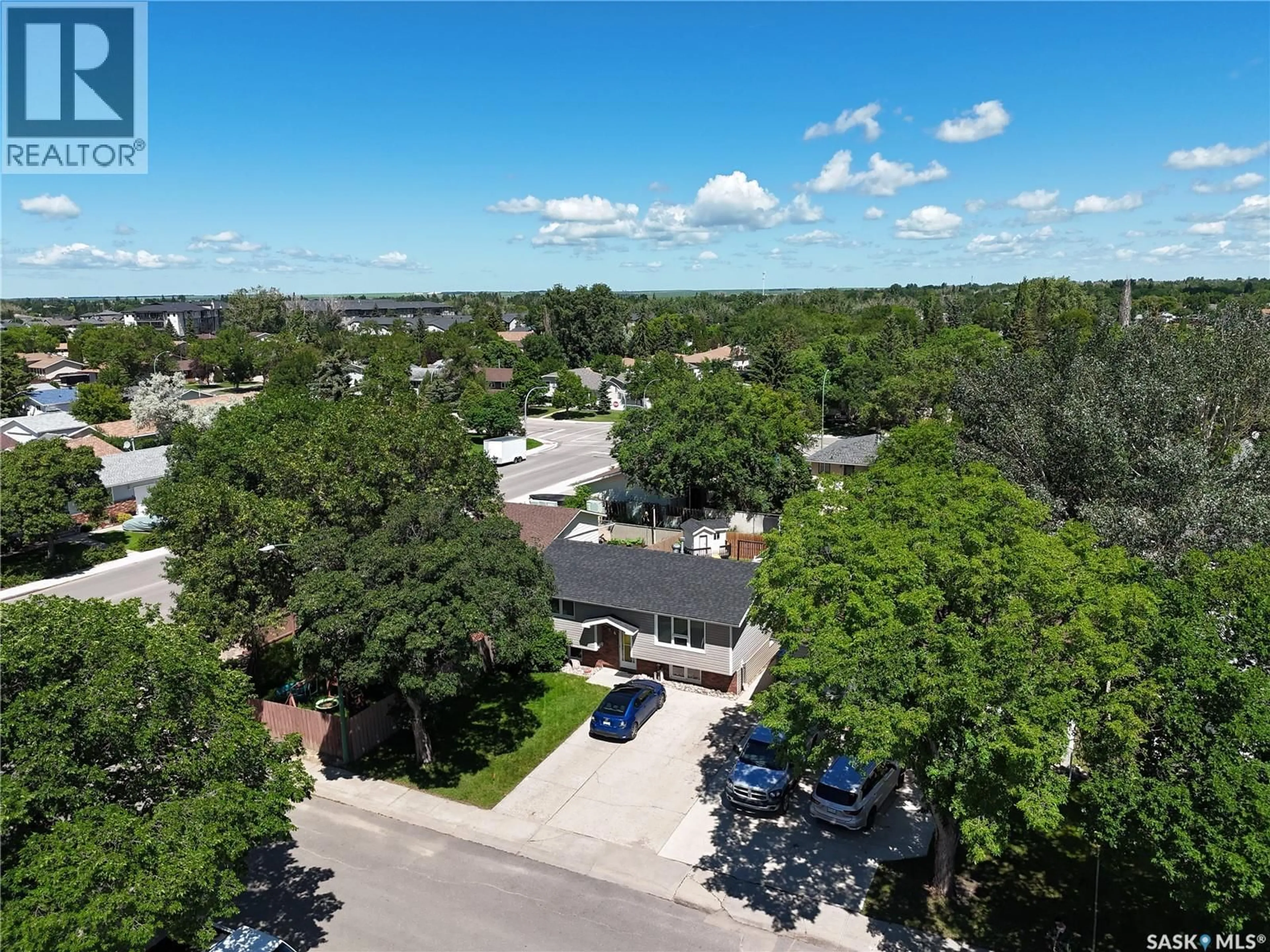 A pic from outside/outdoor area/front of a property/back of a property/a pic from drone, unknown for 6 FULTON DRIVE, Regina Saskatchewan S4X1E9
