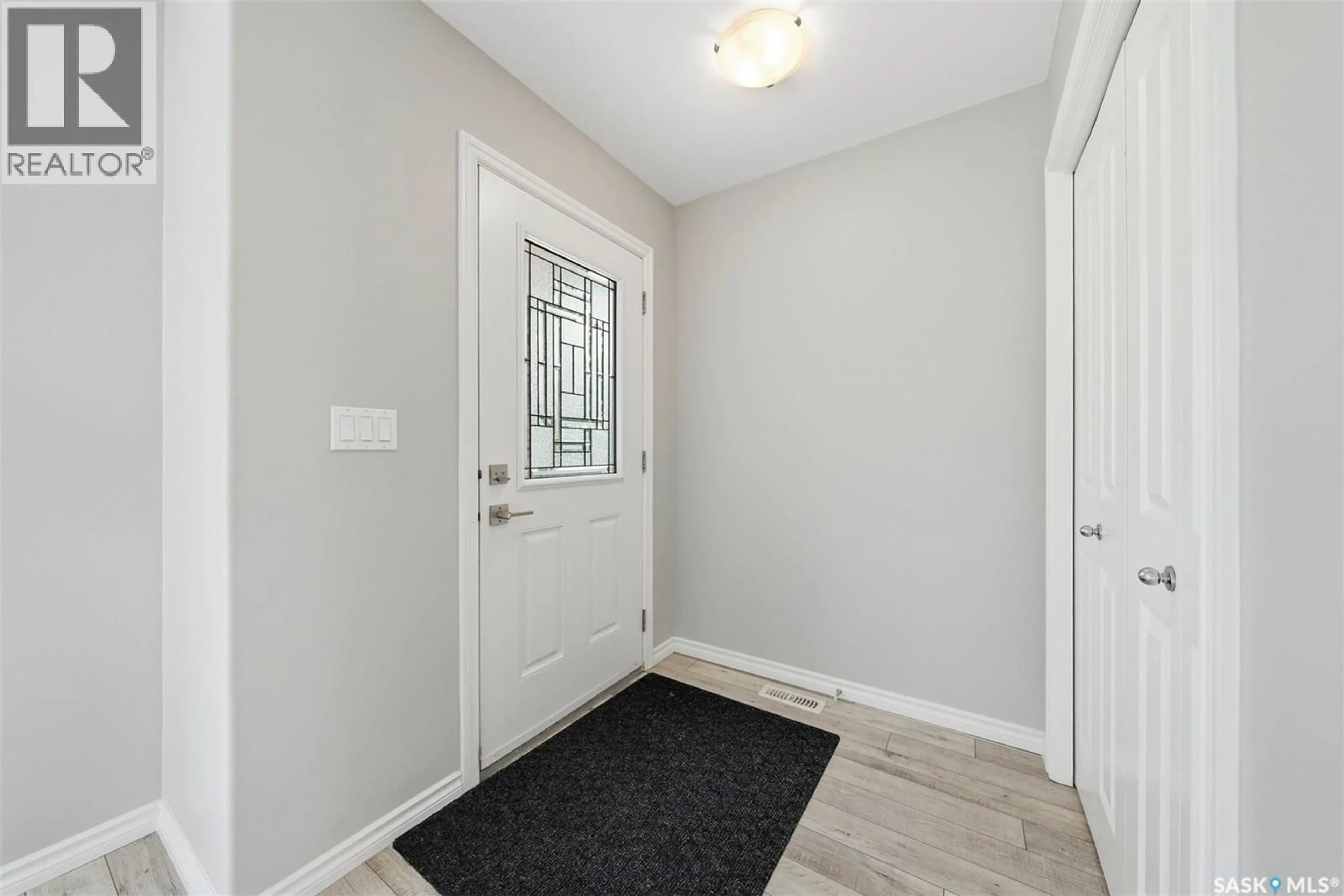 Indoor entryway for 1430 HUNTER ROAD, Saskatoon Saskatchewan S7T0T4