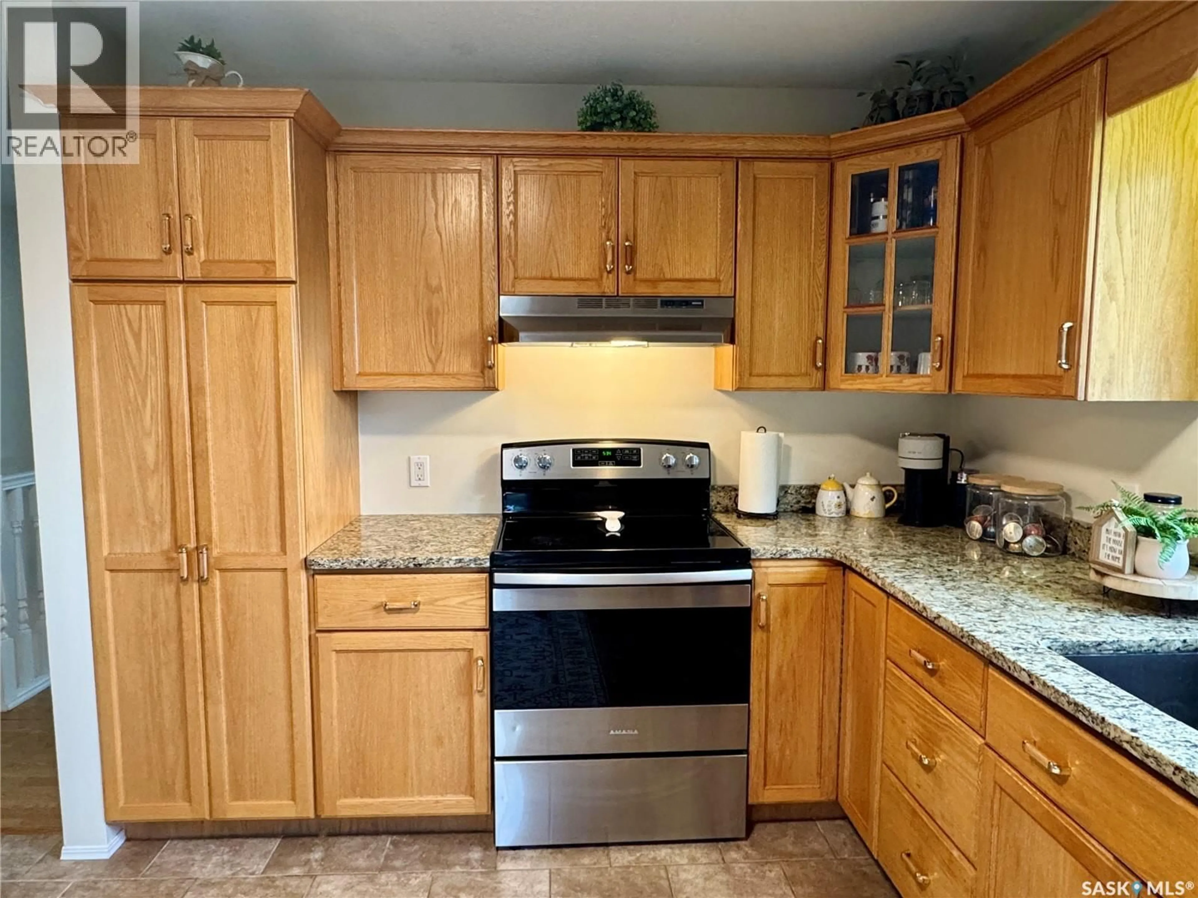 Standard kitchen, unknown for 109 WATT PLACE, La Ronge Saskatchewan S0J1L0