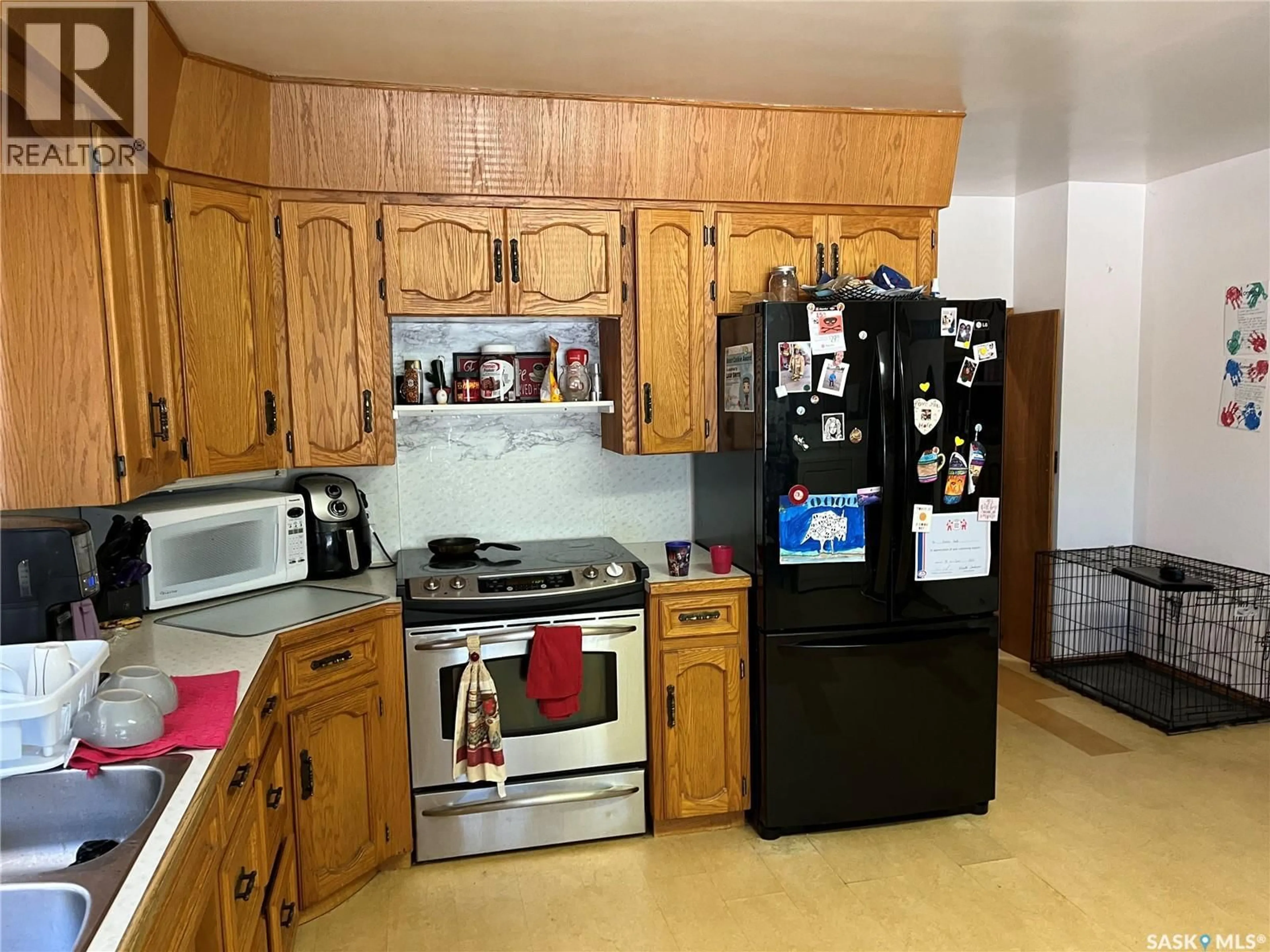 Standard kitchen, unknown for 112 2ND AVENUE, Gravelbourg Saskatchewan S0H1X0