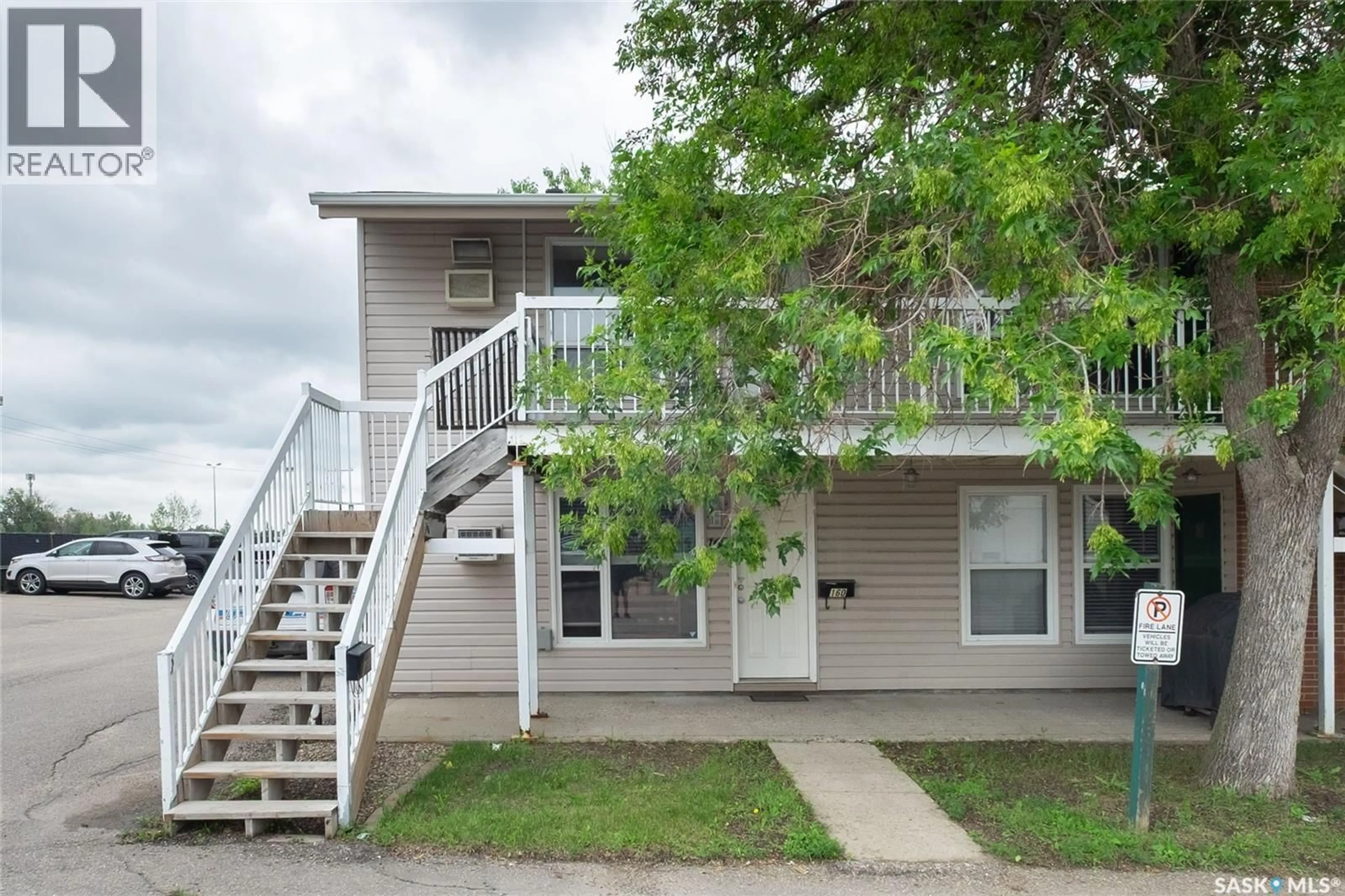 Home with vinyl exterior material, street for 160 - 162 GORE PLACE, Regina Saskatchewan S4T7S4