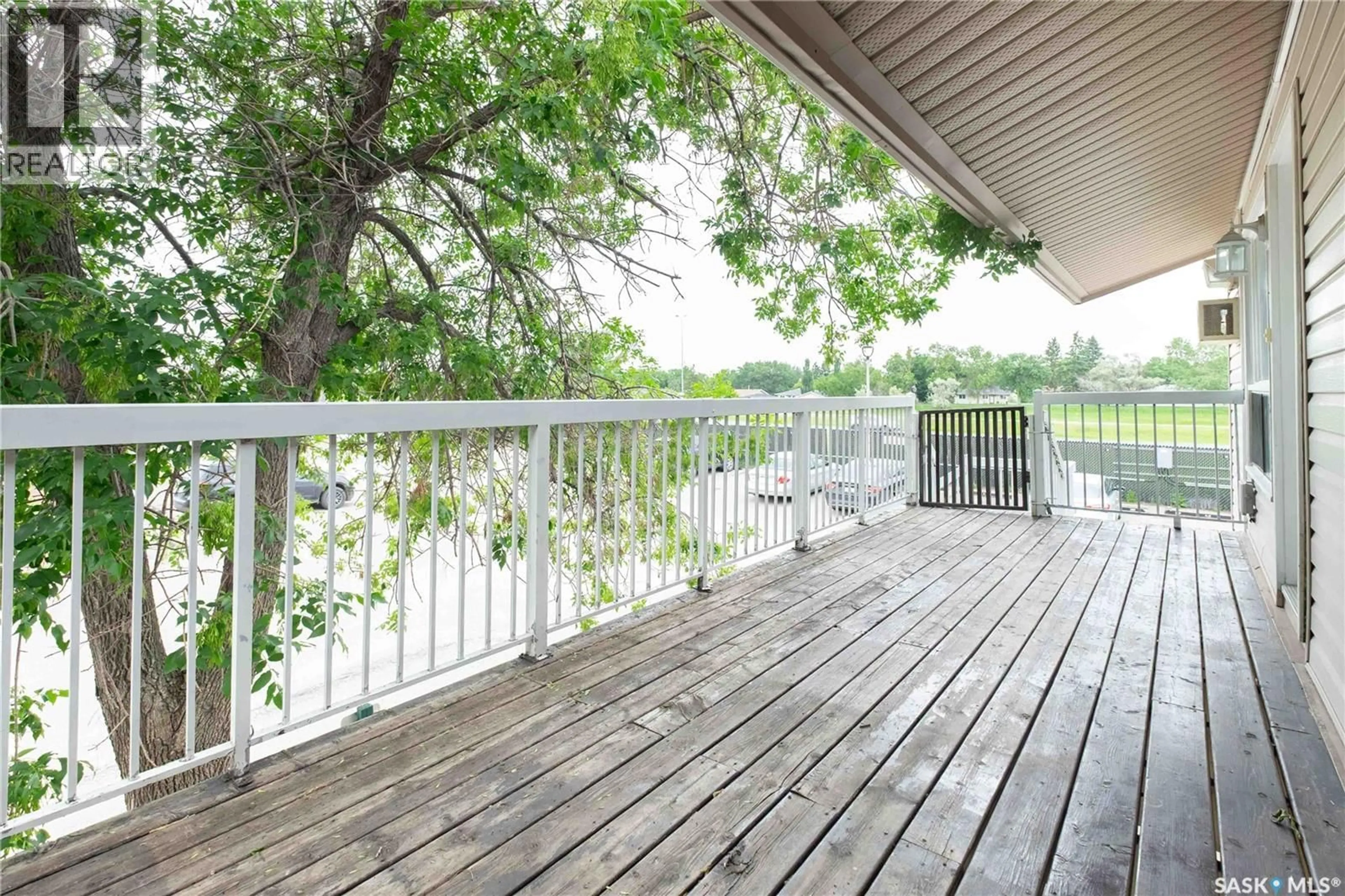 Patio, water/lake/river/ocean view for 160 - 162 GORE PLACE, Regina Saskatchewan S4T7S4