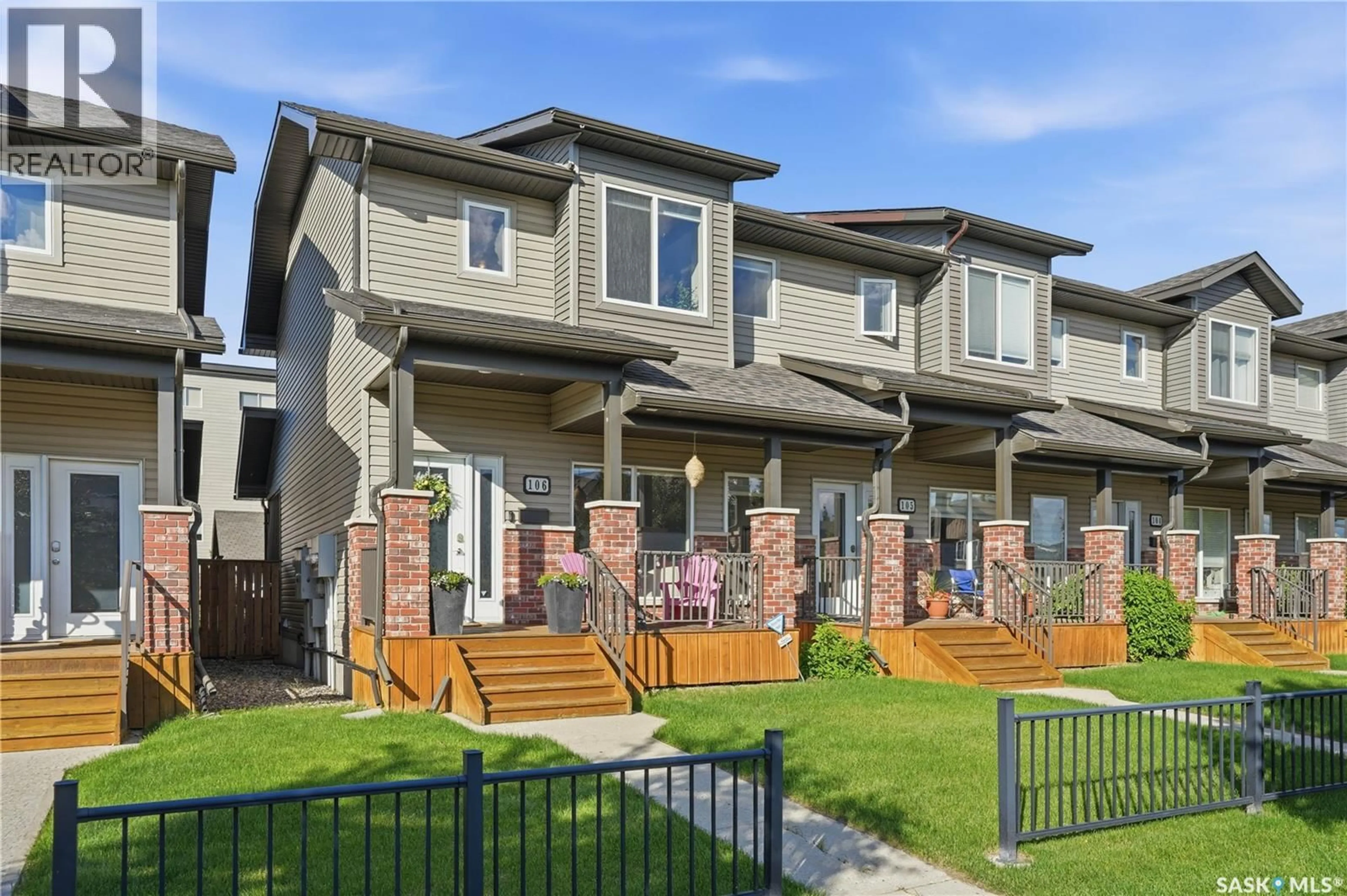 Home with vinyl exterior material, street for 610 - 106 STENSRUD ROAD, Saskatoon Saskatchewan S7W0E5