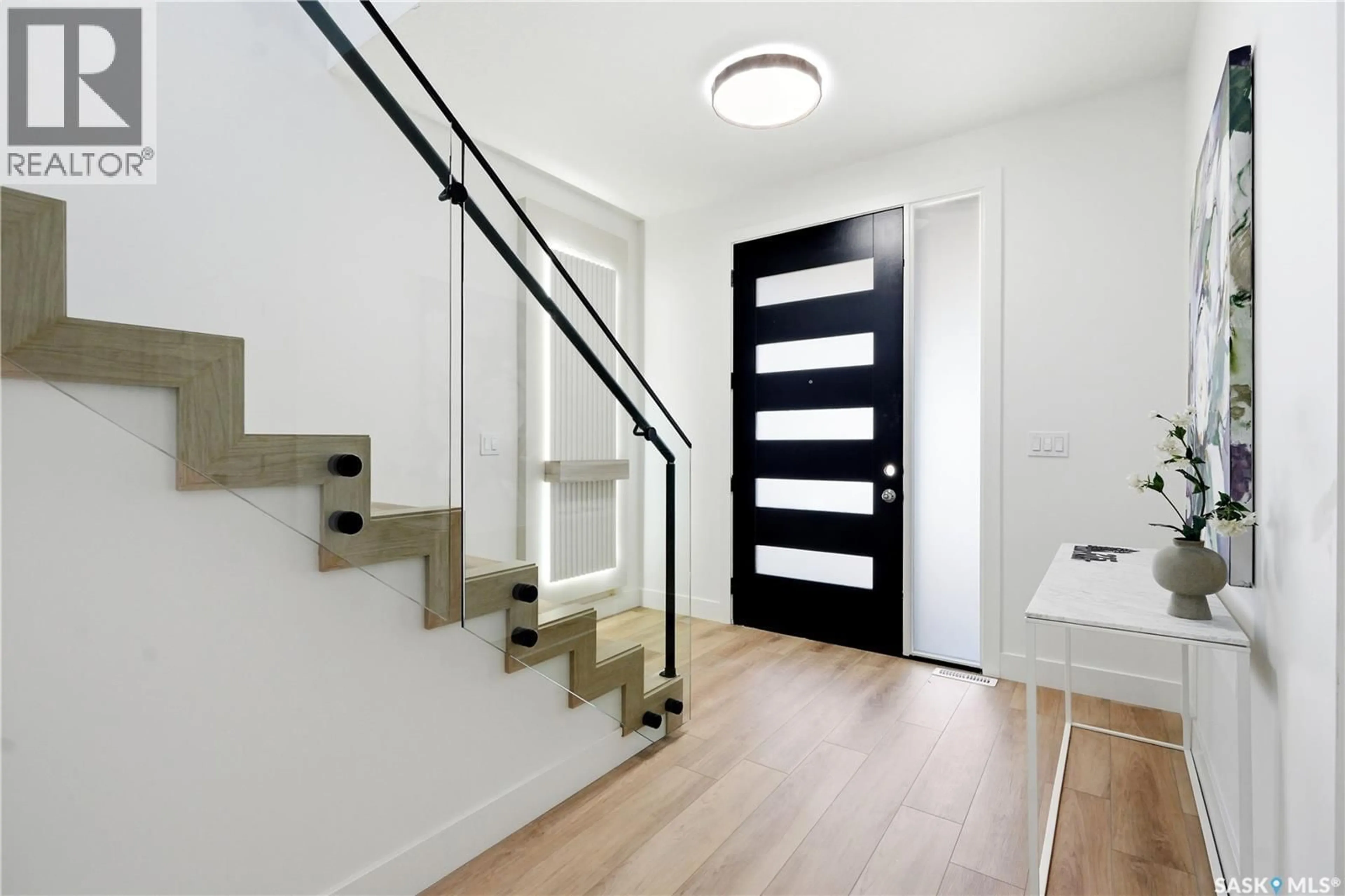 Indoor entryway for 275 DZIADYK MANOR, Saskatoon Saskatchewan S7V1M5