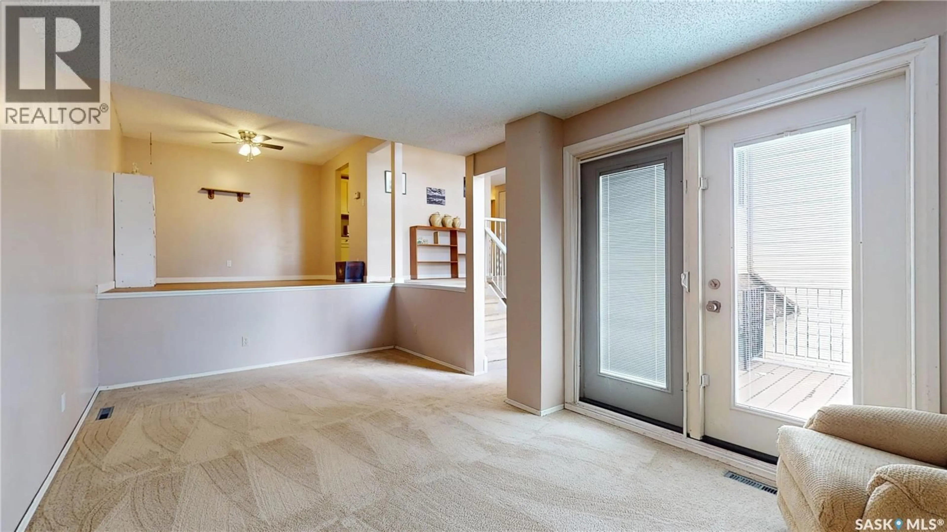 Indoor foyer for 5118 10TH AVENUE, Regina Saskatchewan S4T7P5