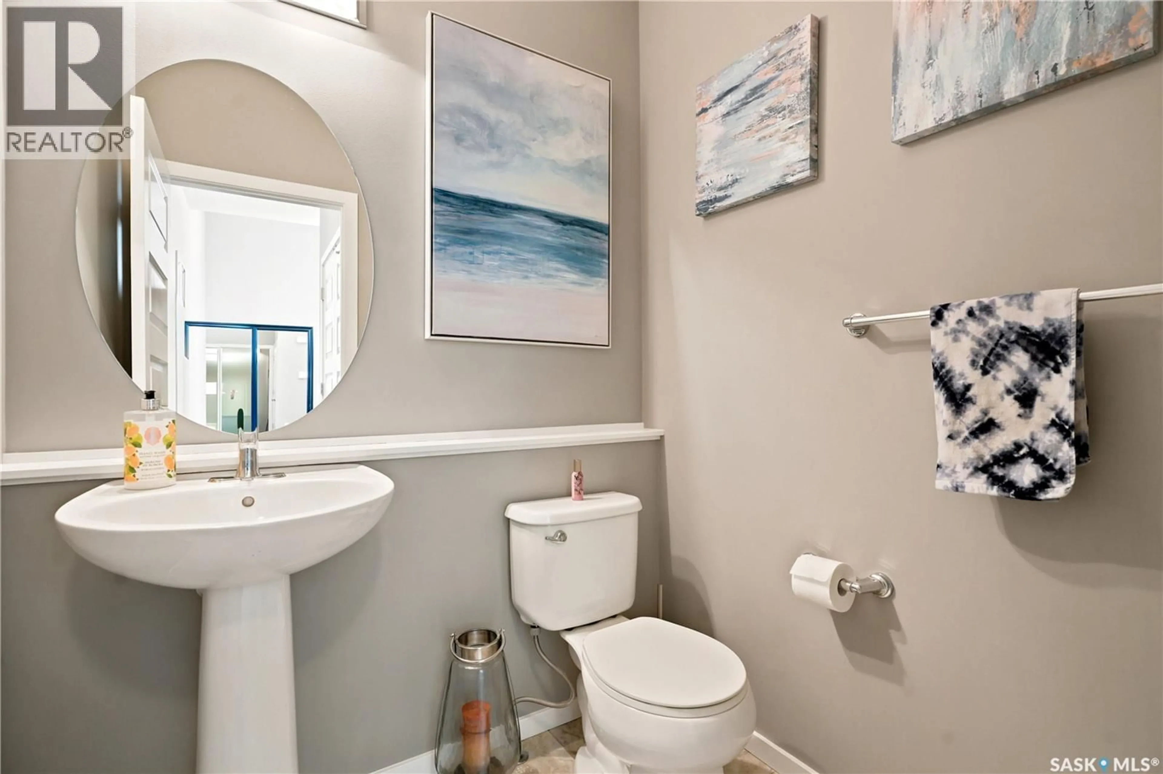 Standard bathroom, ceramic/tile floor for 211 DAGNONE LANE, Saskatoon Saskatchewan S7V0R1