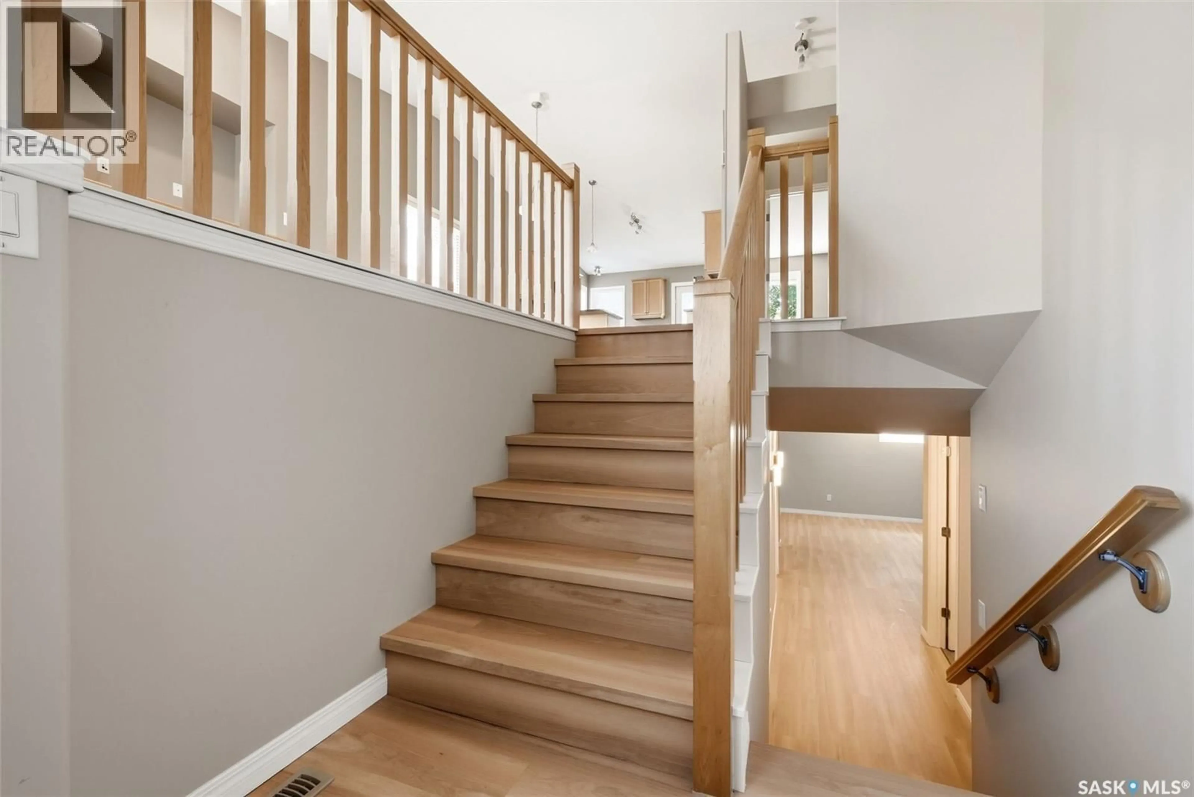 Stairs for 4317 GUSWAY STREET, Regina Saskatchewan S4X0C7
