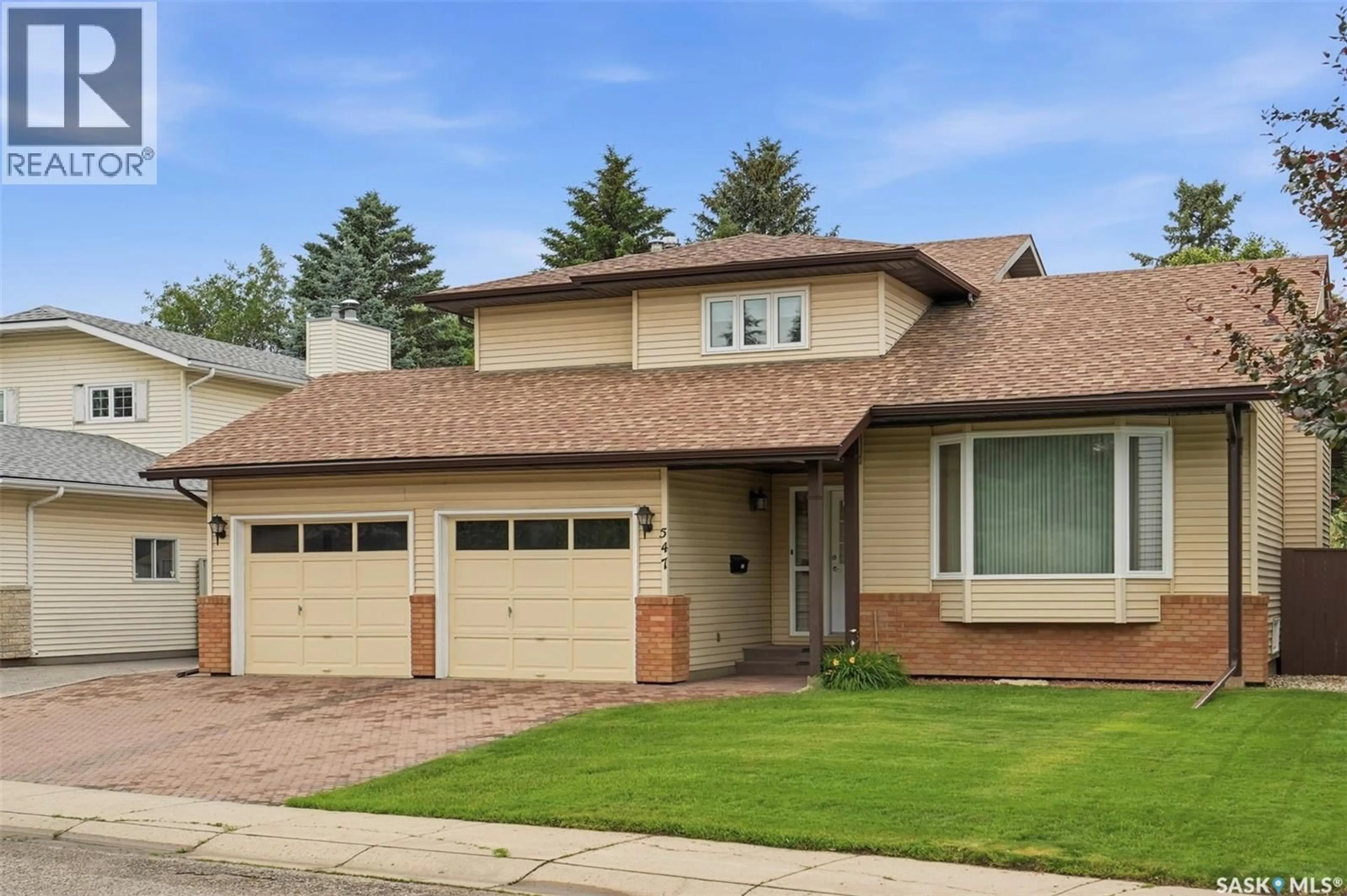 Home with vinyl exterior material, street for 547 WHITEWOOD CRESCENT, Saskatoon Saskatchewan S7J4L4