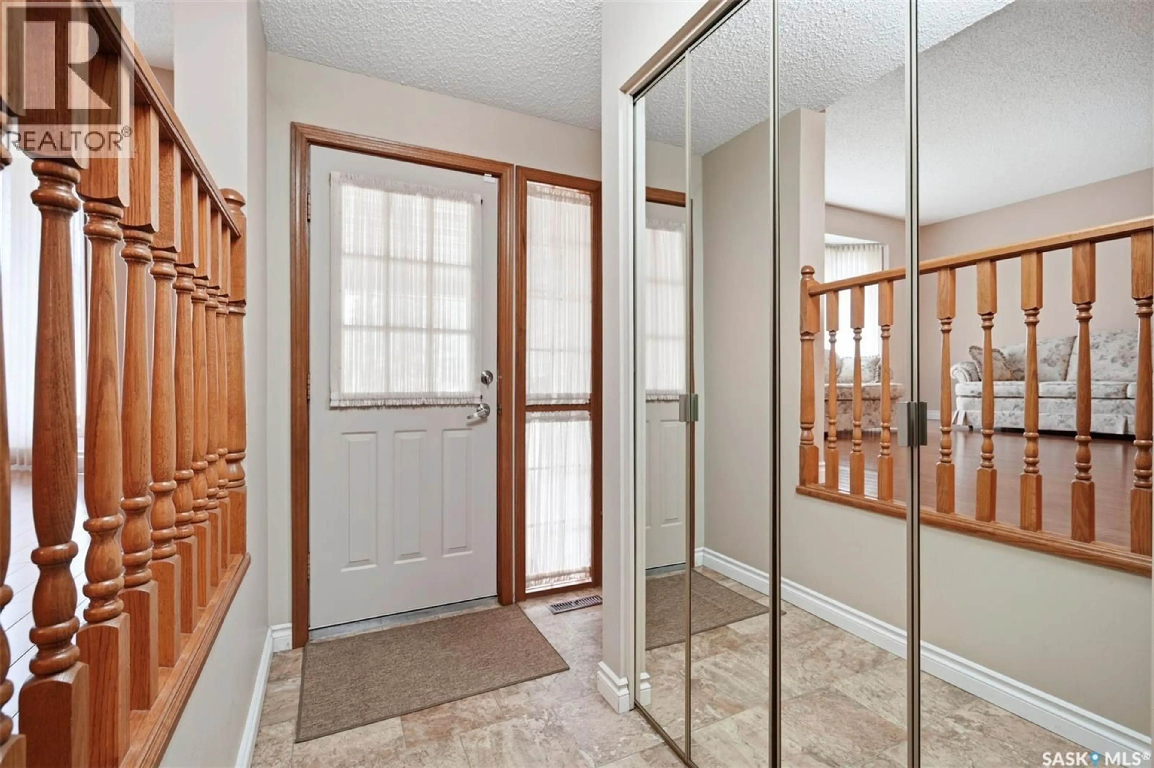 Indoor entryway for 547 WHITEWOOD CRESCENT, Saskatoon Saskatchewan S7J4L4