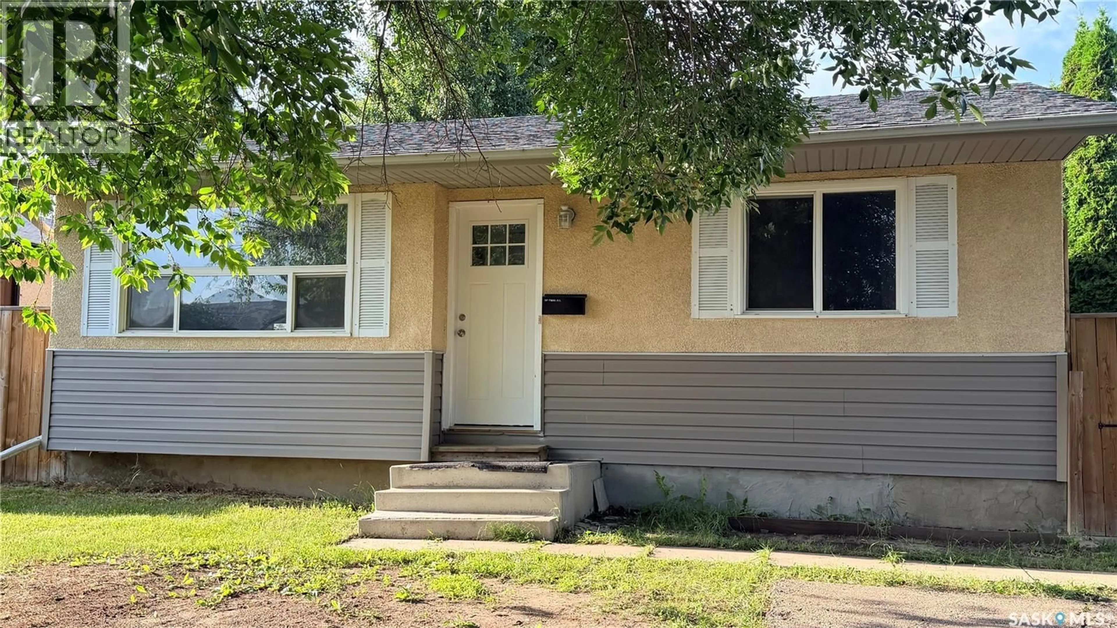 Home with vinyl exterior material, street for 649 DOUGLAS CRESCENT, Saskatoon Saskatchewan S7L4T9