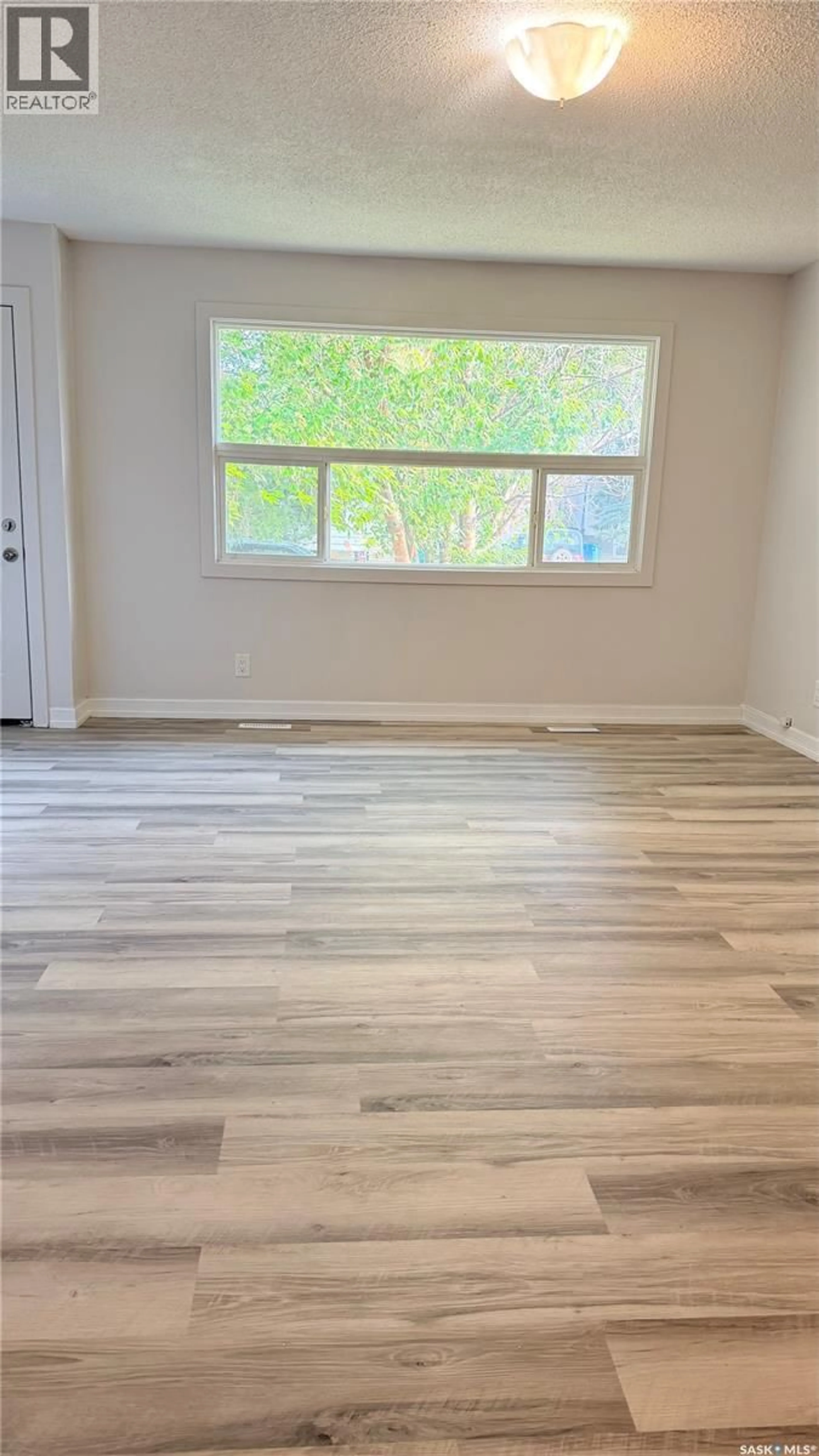 A pic of a room for 649 DOUGLAS CRESCENT, Saskatoon Saskatchewan S7L4T9