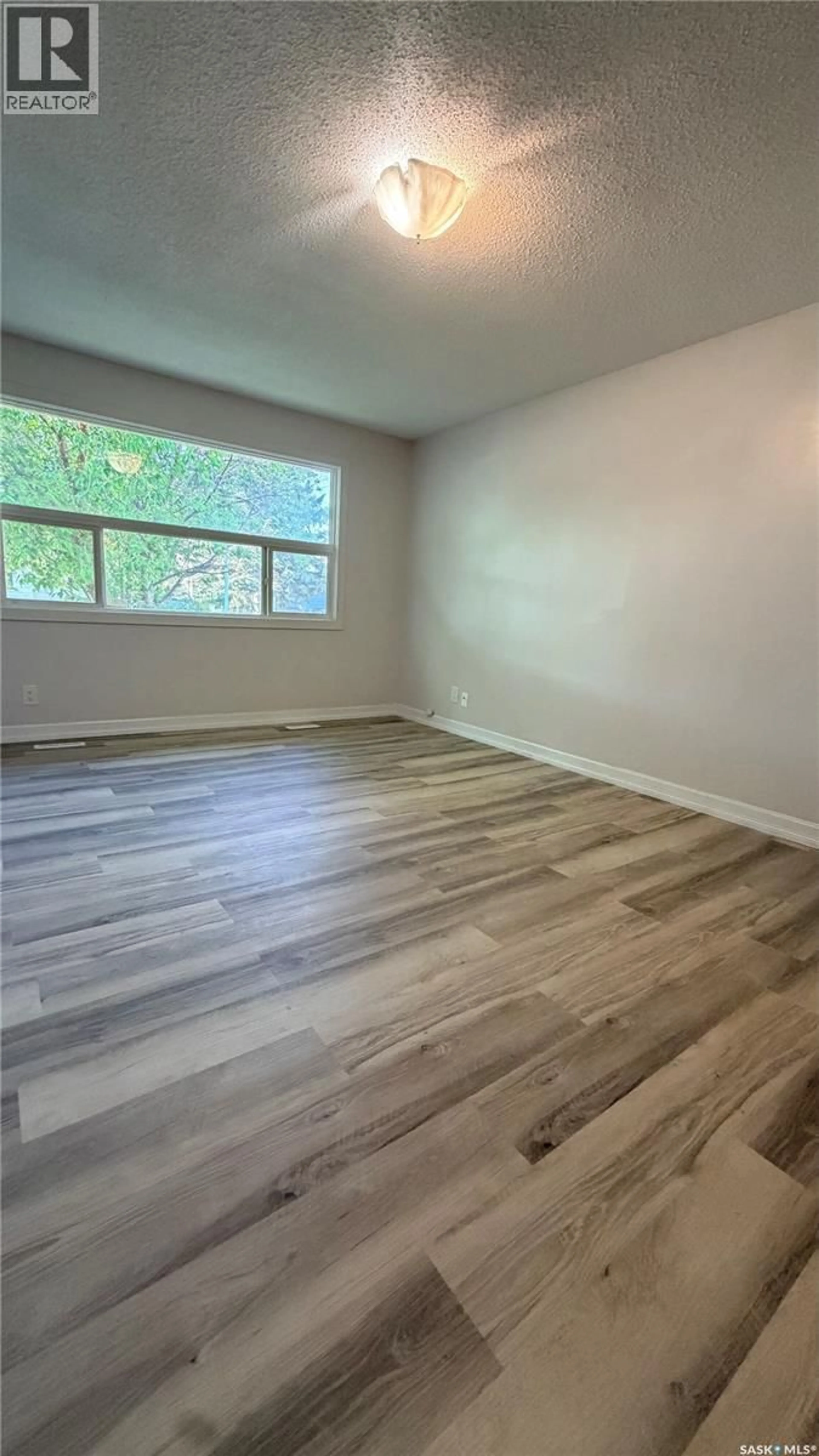 A pic of a room for 649 DOUGLAS CRESCENT, Saskatoon Saskatchewan S7L4T9