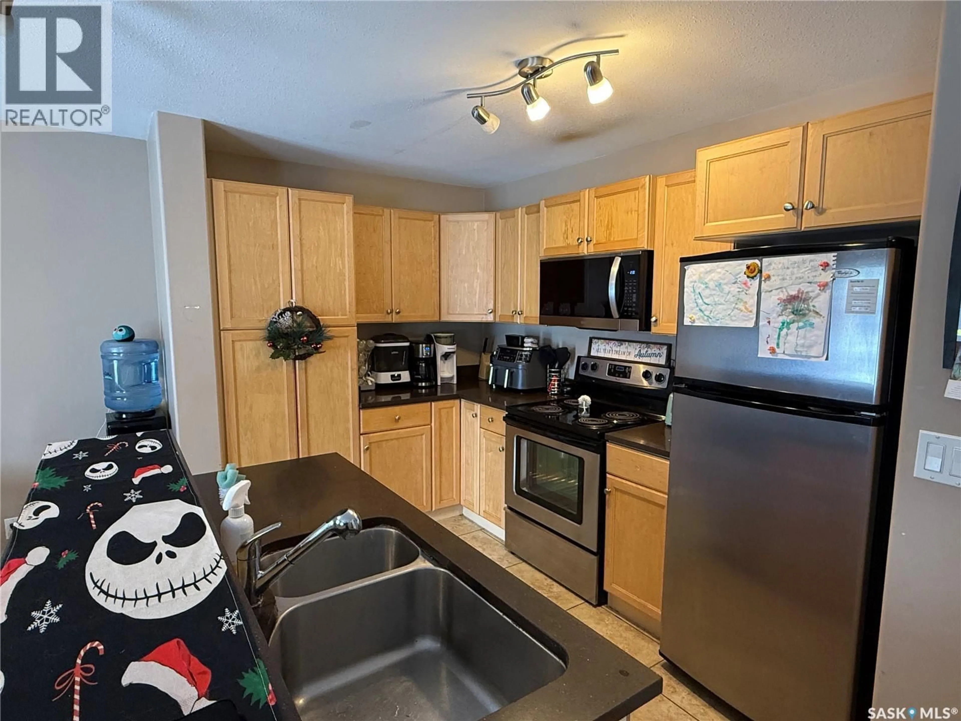 Standard kitchen, unknown for 4 1795 CLARK AVENUE, Weyburn Saskatchewan S4H3L3
