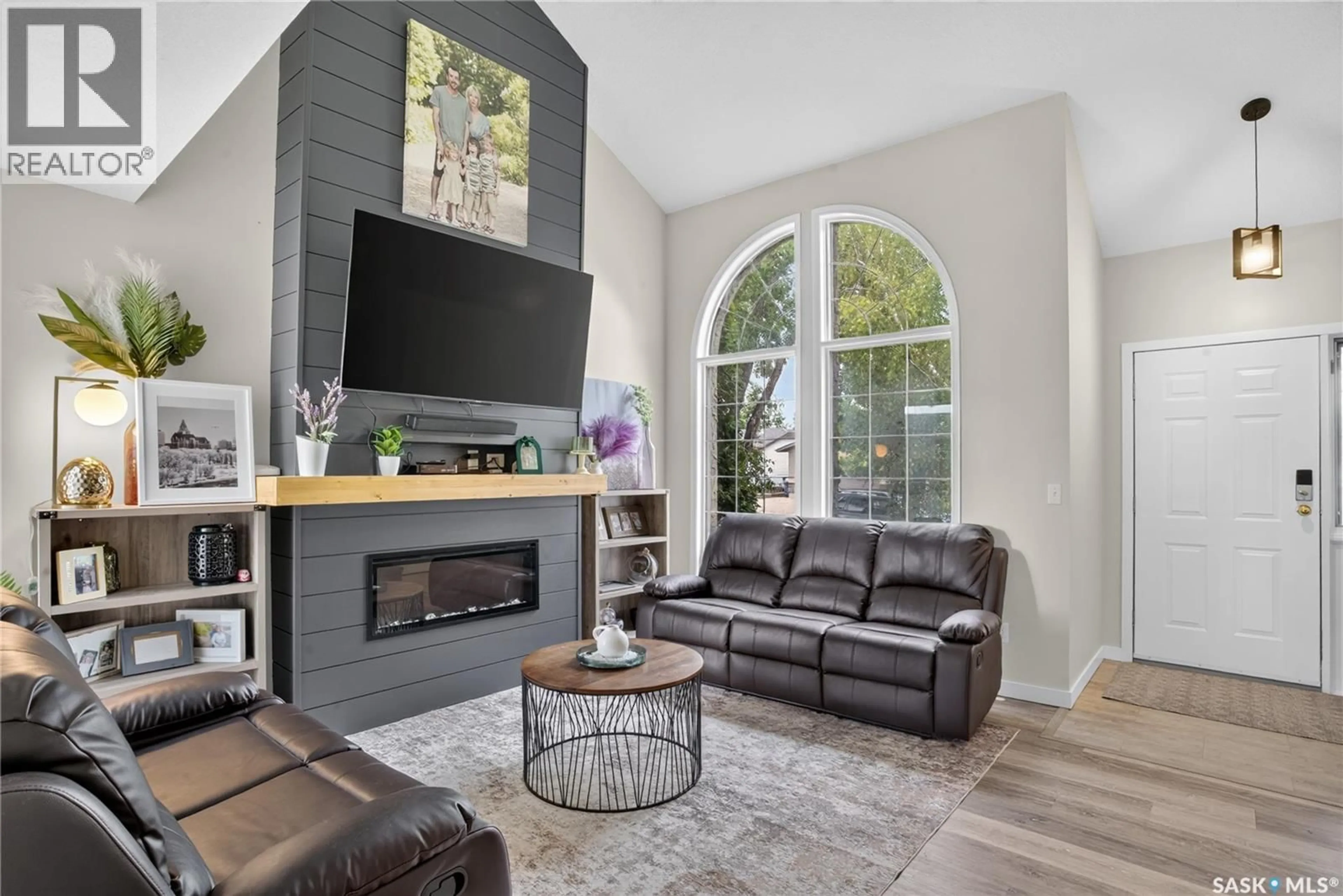 Living room with furniture, unknown for 418 FEHR CRESCENT, Martensville Saskatchewan S0K2T0
