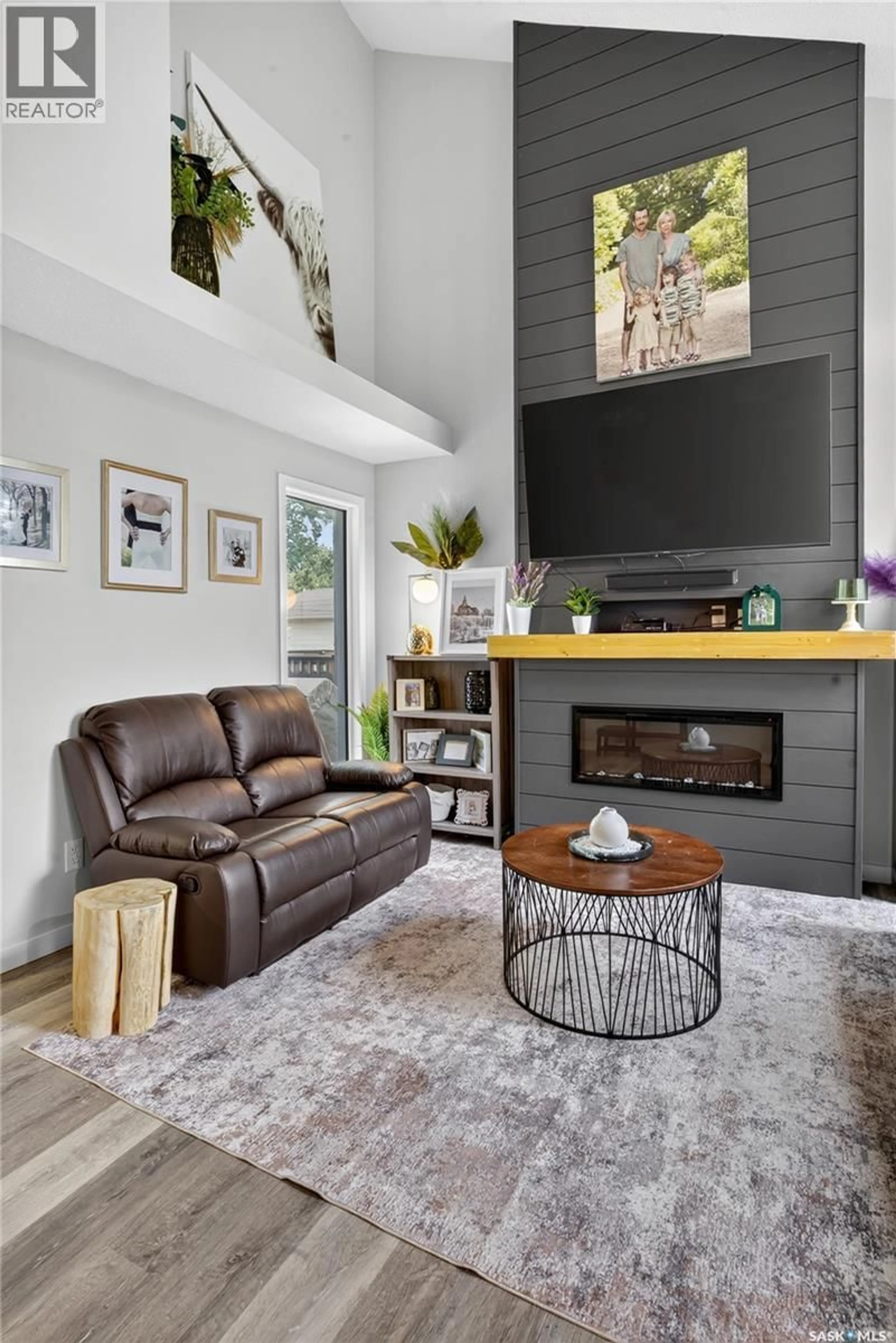 Living room with furniture, unknown for 418 FEHR CRESCENT, Martensville Saskatchewan S0K2T0