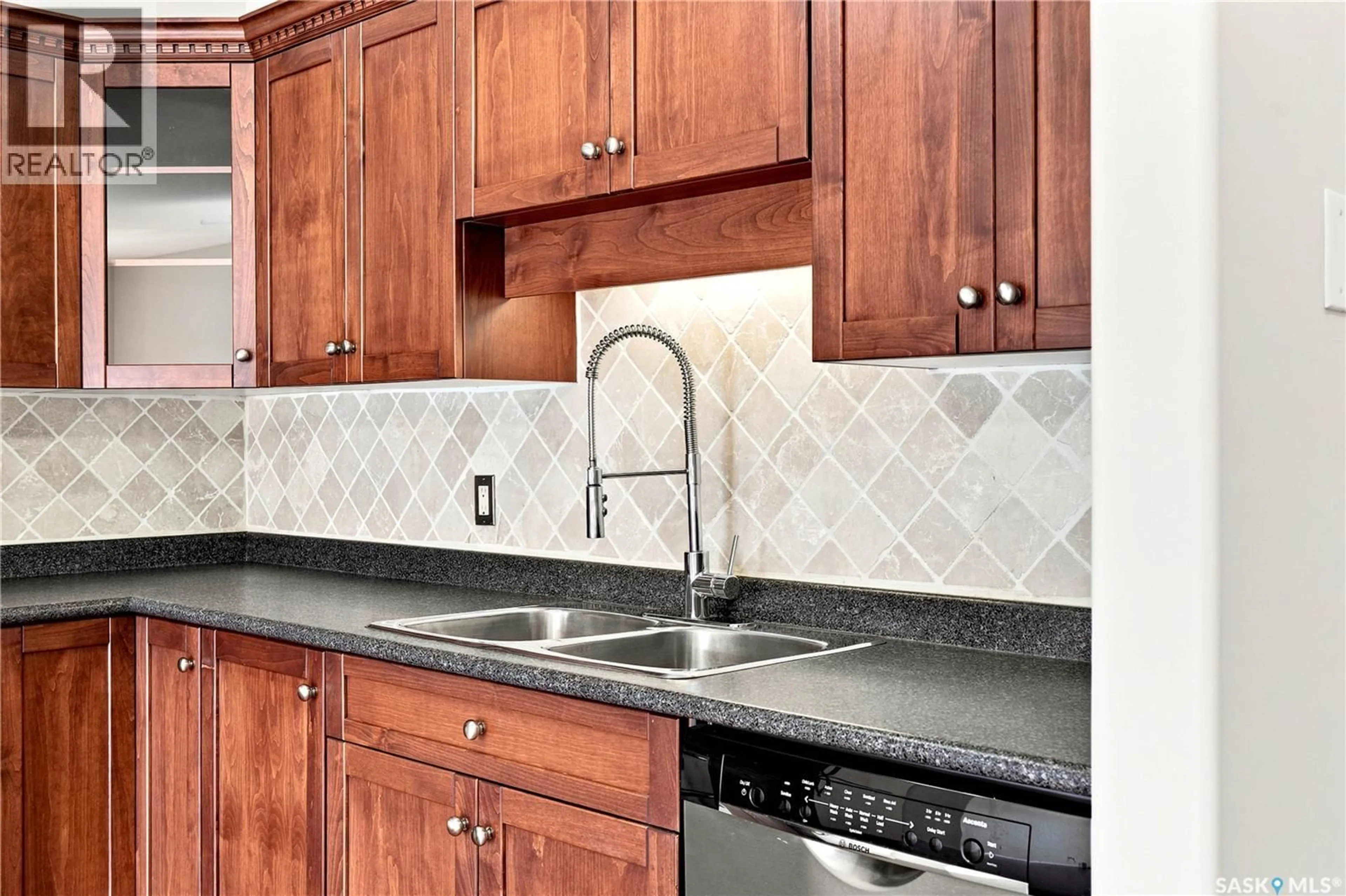 Standard kitchen, ceramic/tile floor for 302 NELSON ROAD, Saskatoon Saskatchewan S7S1N9
