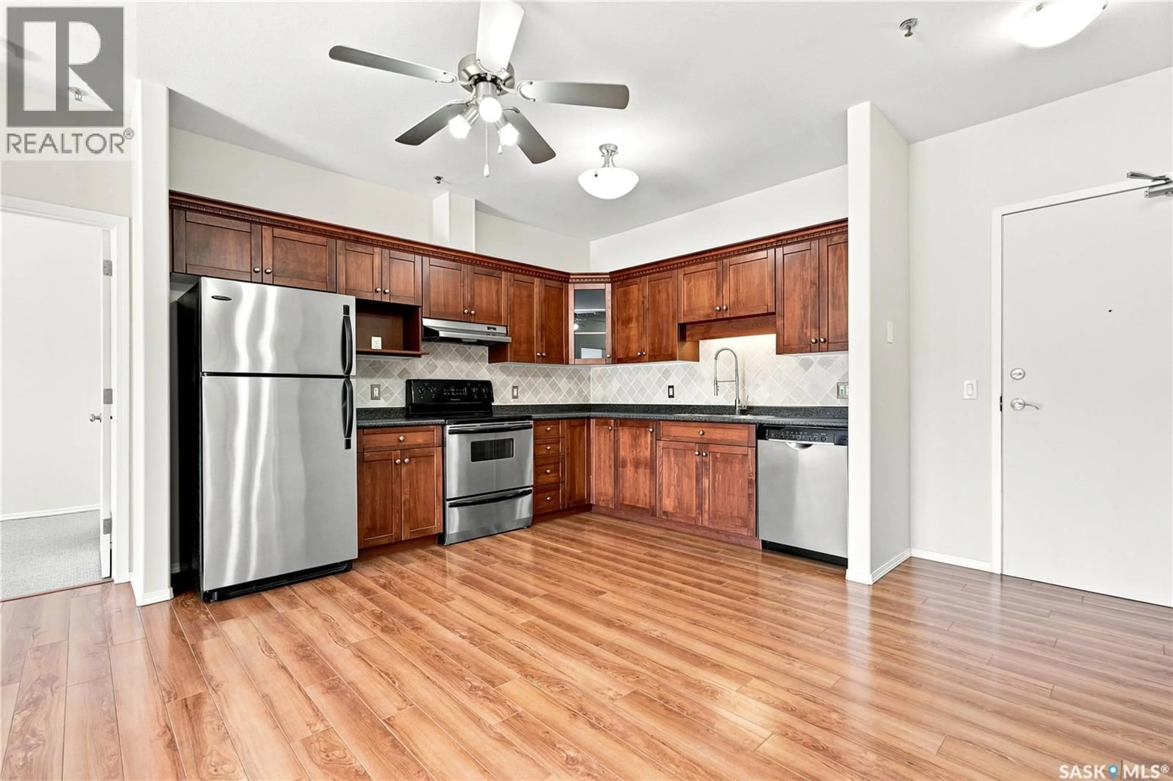 Standard kitchen, wood/laminate floor for 302 NELSON ROAD, Saskatoon Saskatchewan S7S1N9
