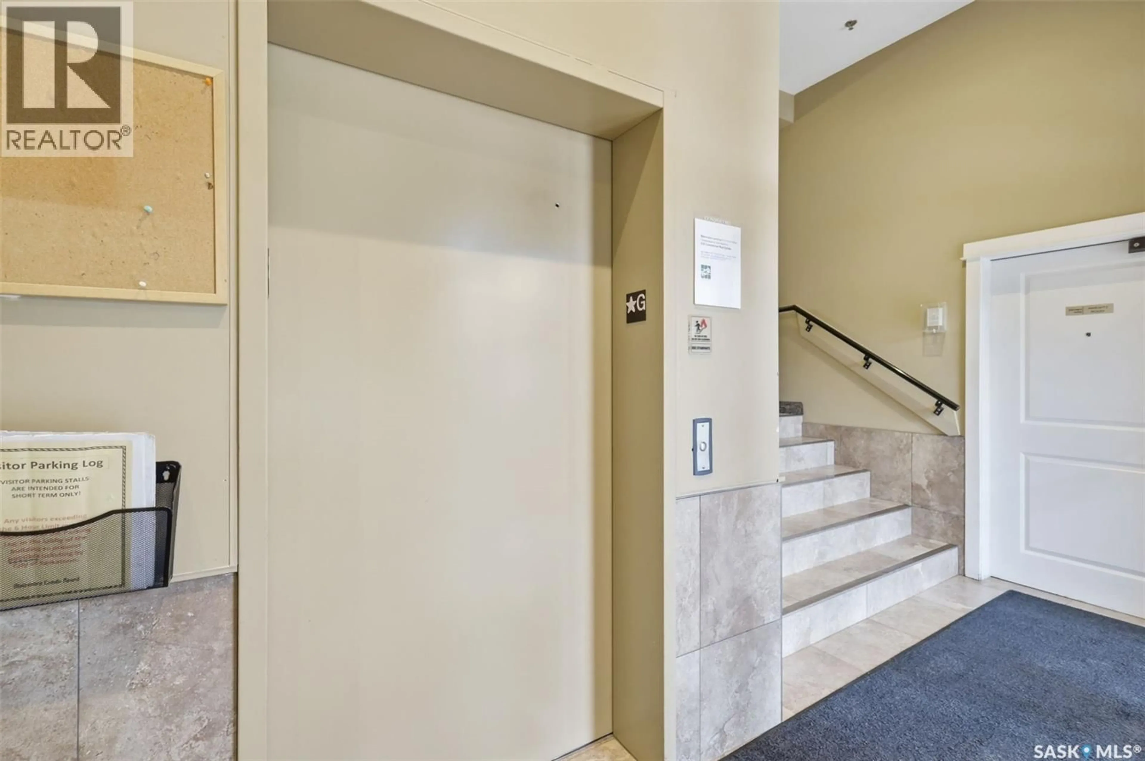 Indoor foyer for 202 HART ROAD, Saskatoon Saskatchewan S7M4P4