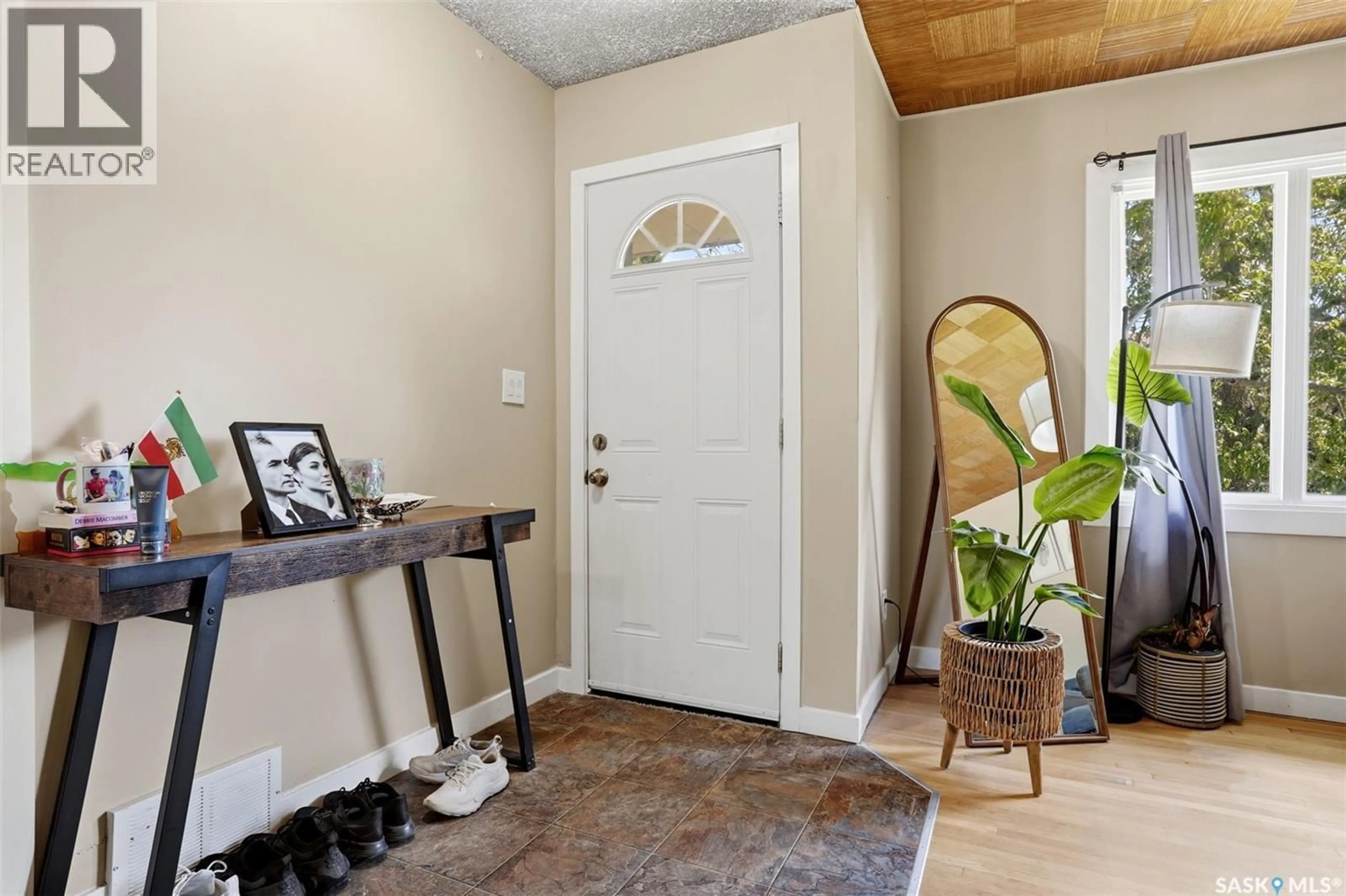 Indoor entryway for 2426 HARVEY STREET, Regina Saskatchewan S4N2N4