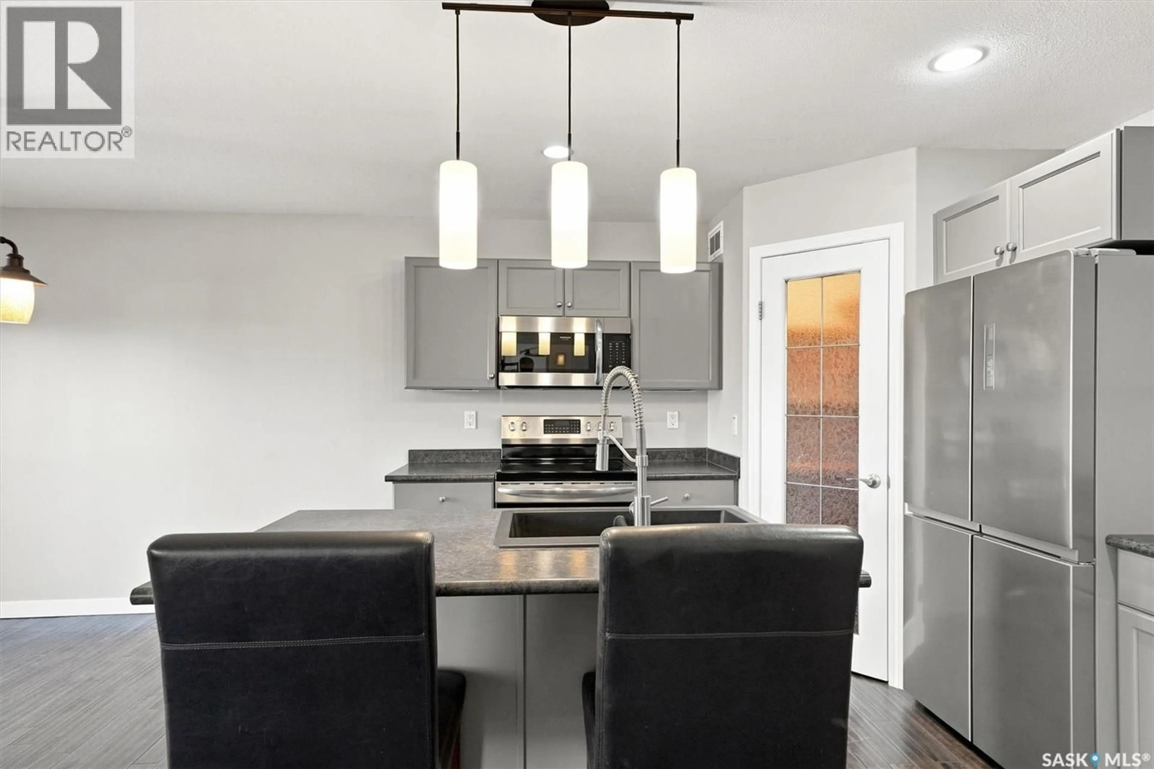Contemporary kitchen, unknown for 911 MAGUIRE CRESCENT, Saskatoon Saskatchewan S7W1A5