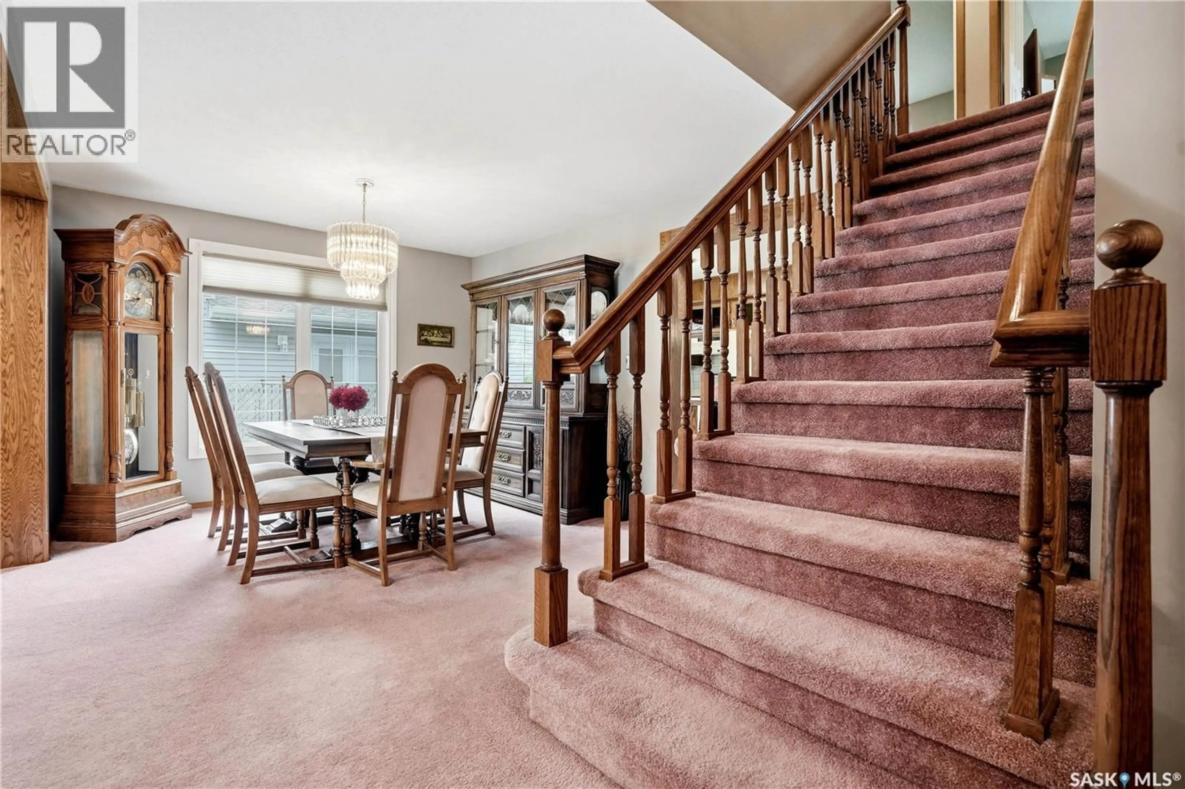 Indoor foyer for 83 MINOT DRIVE, Regina Saskatchewan S4X1B6