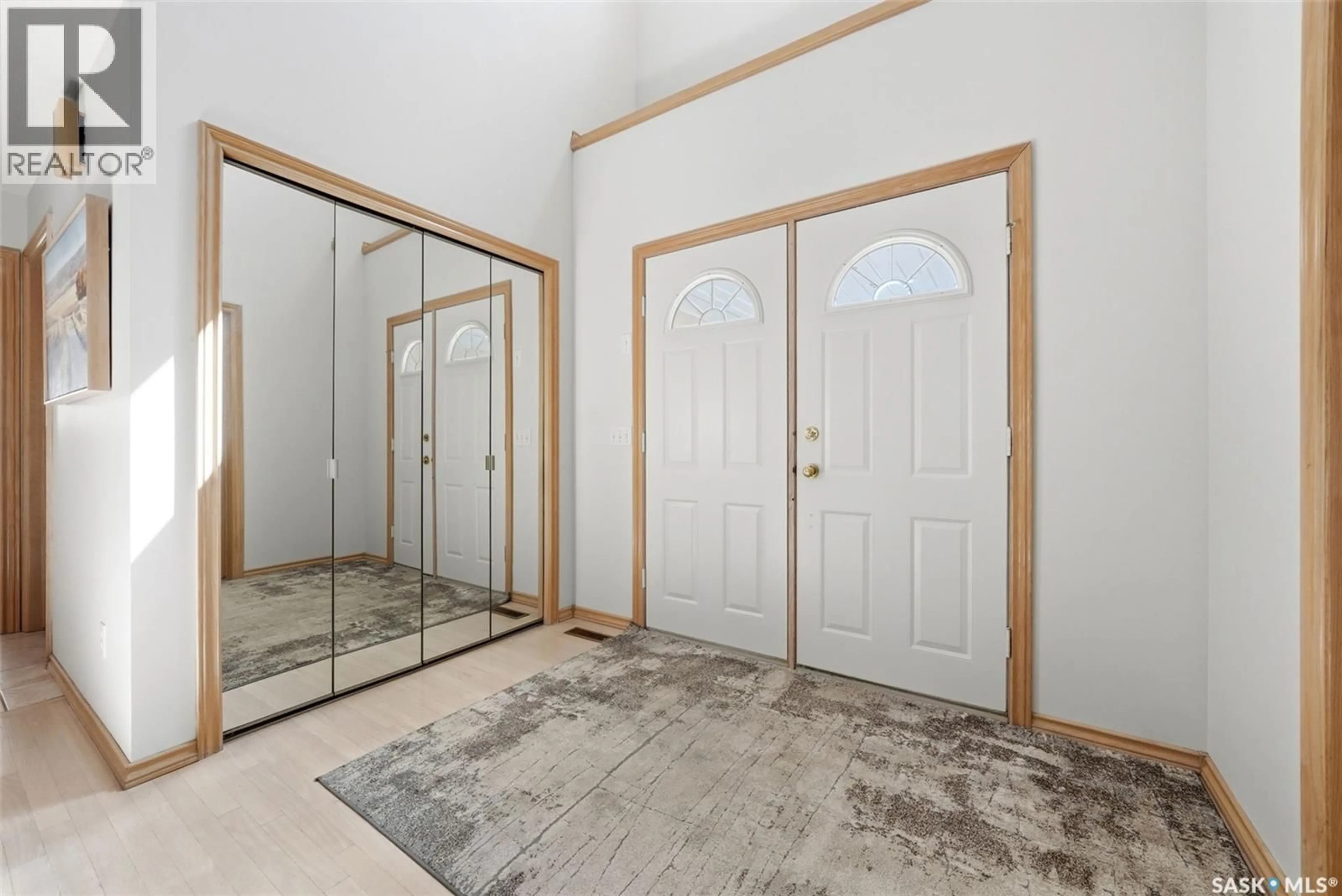 Indoor entryway for 4221 WASCANA RIDGE, Regina Saskatchewan S4V2T1