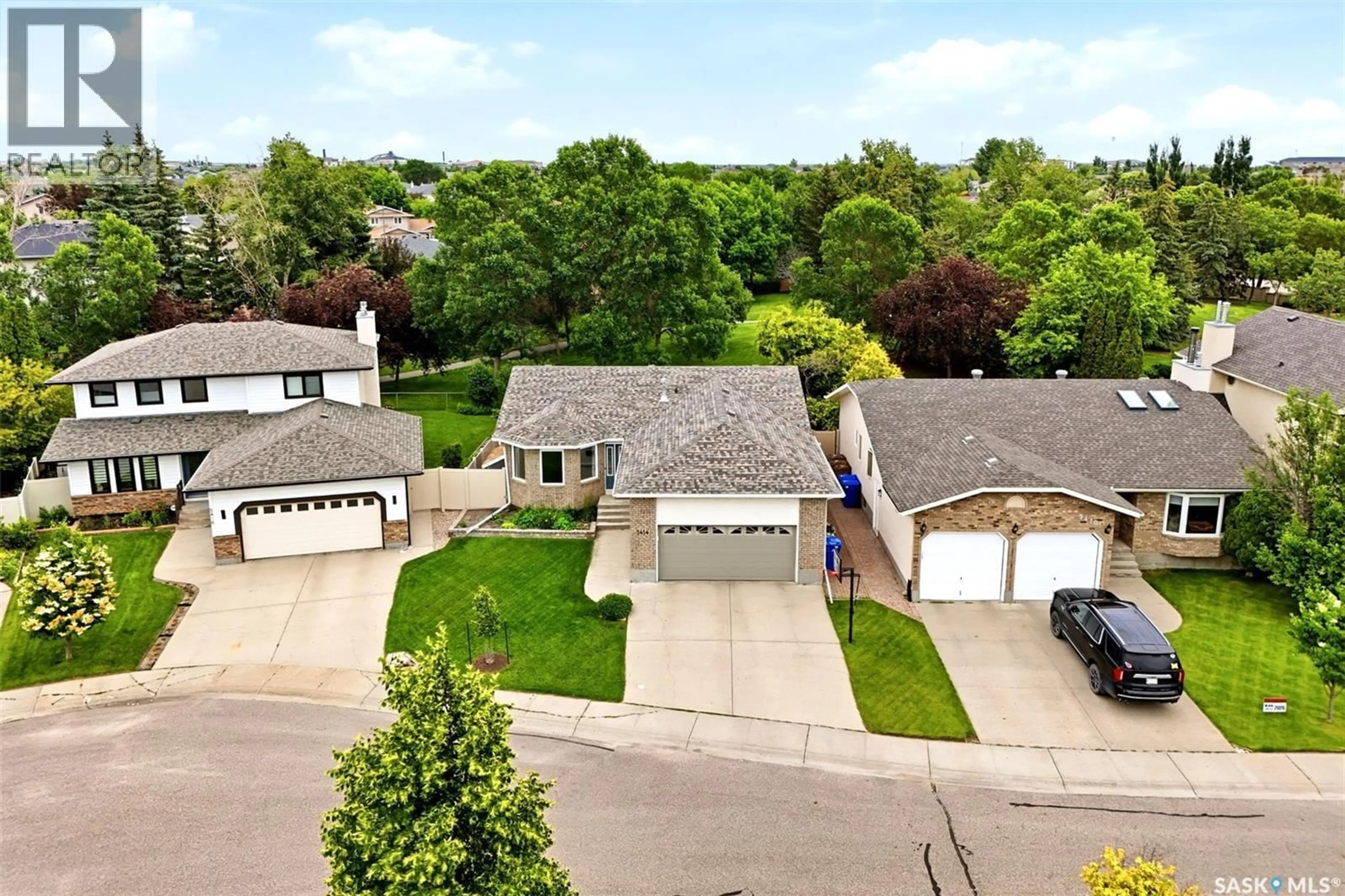 A pic from outside/outdoor area/front of a property/back of a property/a pic from drone, street for 5414 BALLANTINE COURT, Regina Saskatchewan S4X4K4