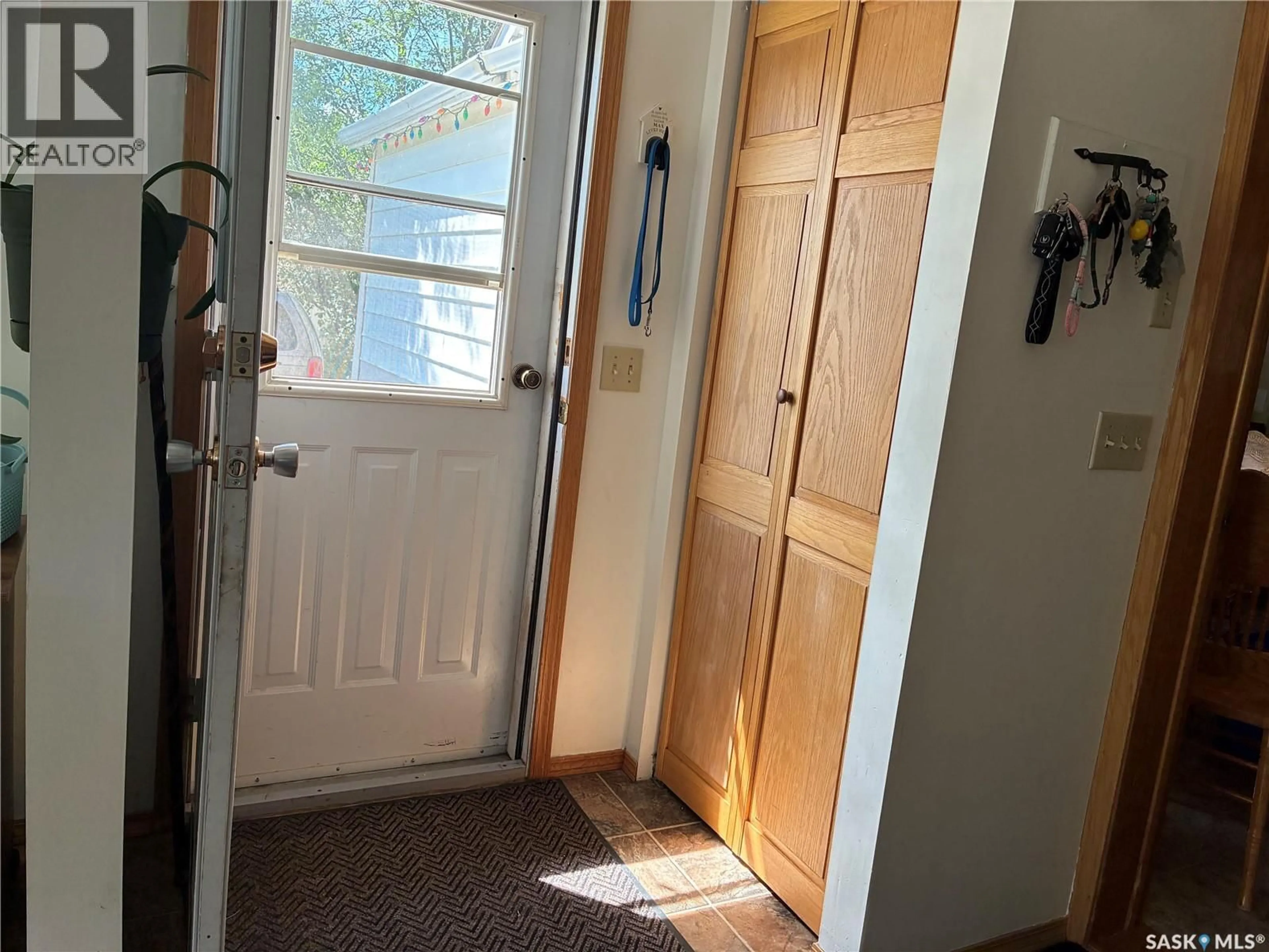 Indoor entryway for 712 M AVENUE, Perdue Saskatchewan S0K3C0