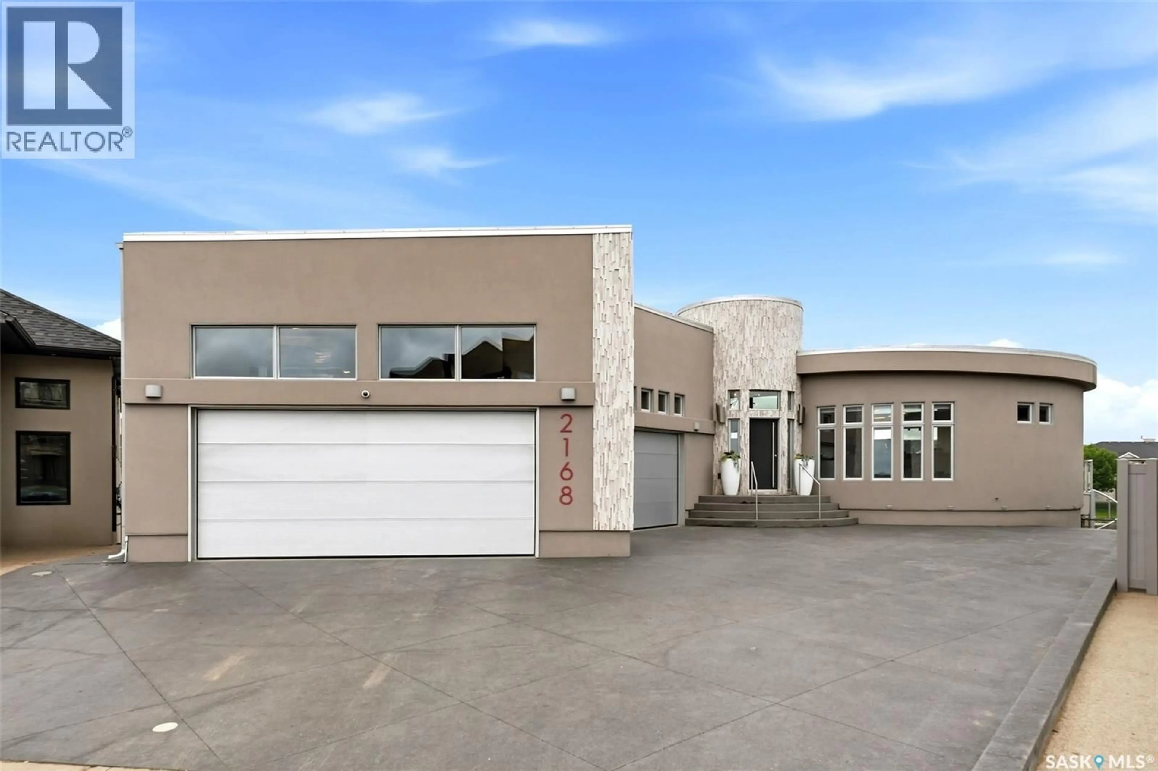 Indoor garage for 2168 RIVERBEND COVE, Regina Saskatchewan S4V1R8