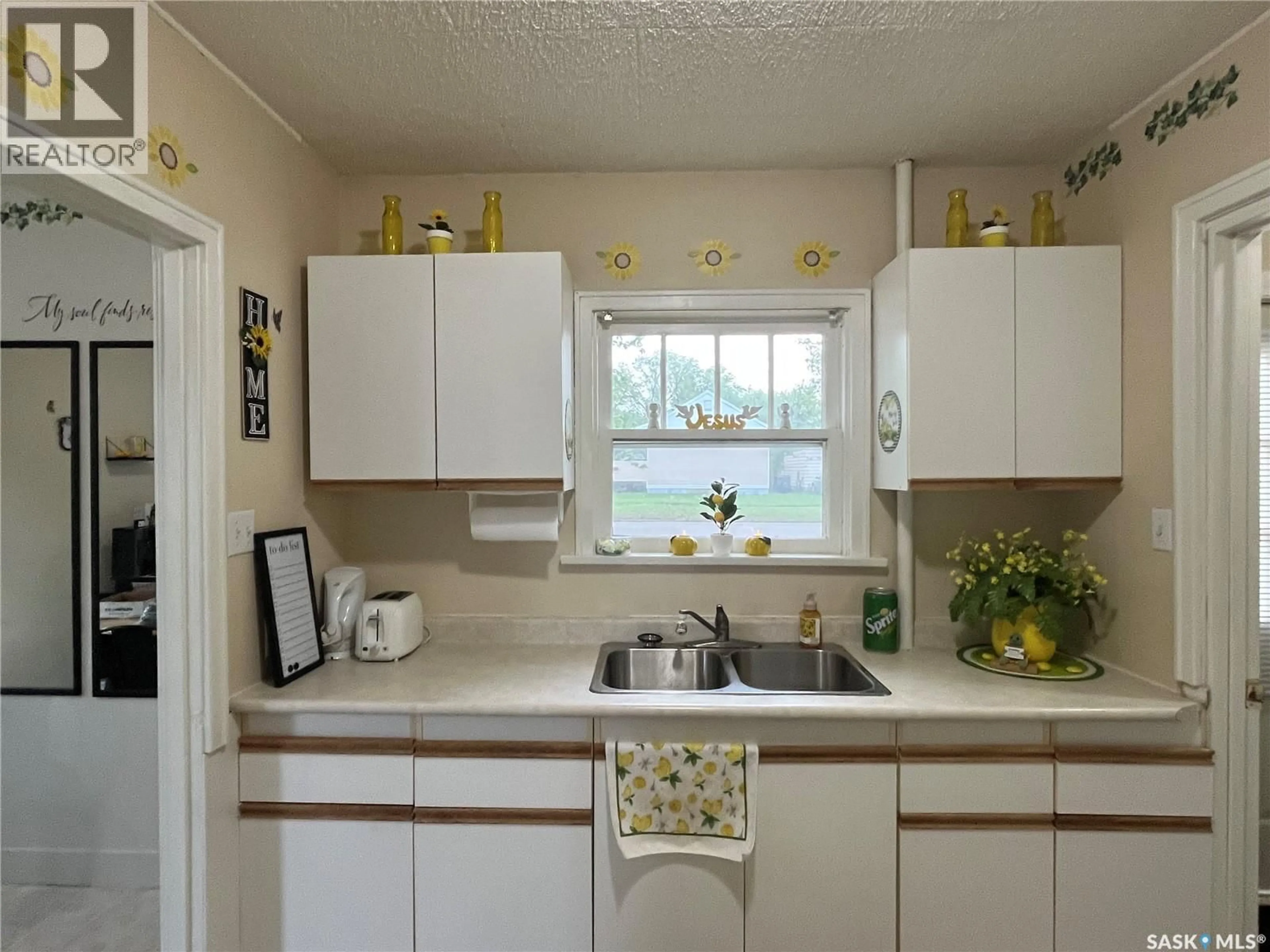 Standard kitchen, unknown for 1501 3RD STREET, Estevan Saskatchewan S4A0S5