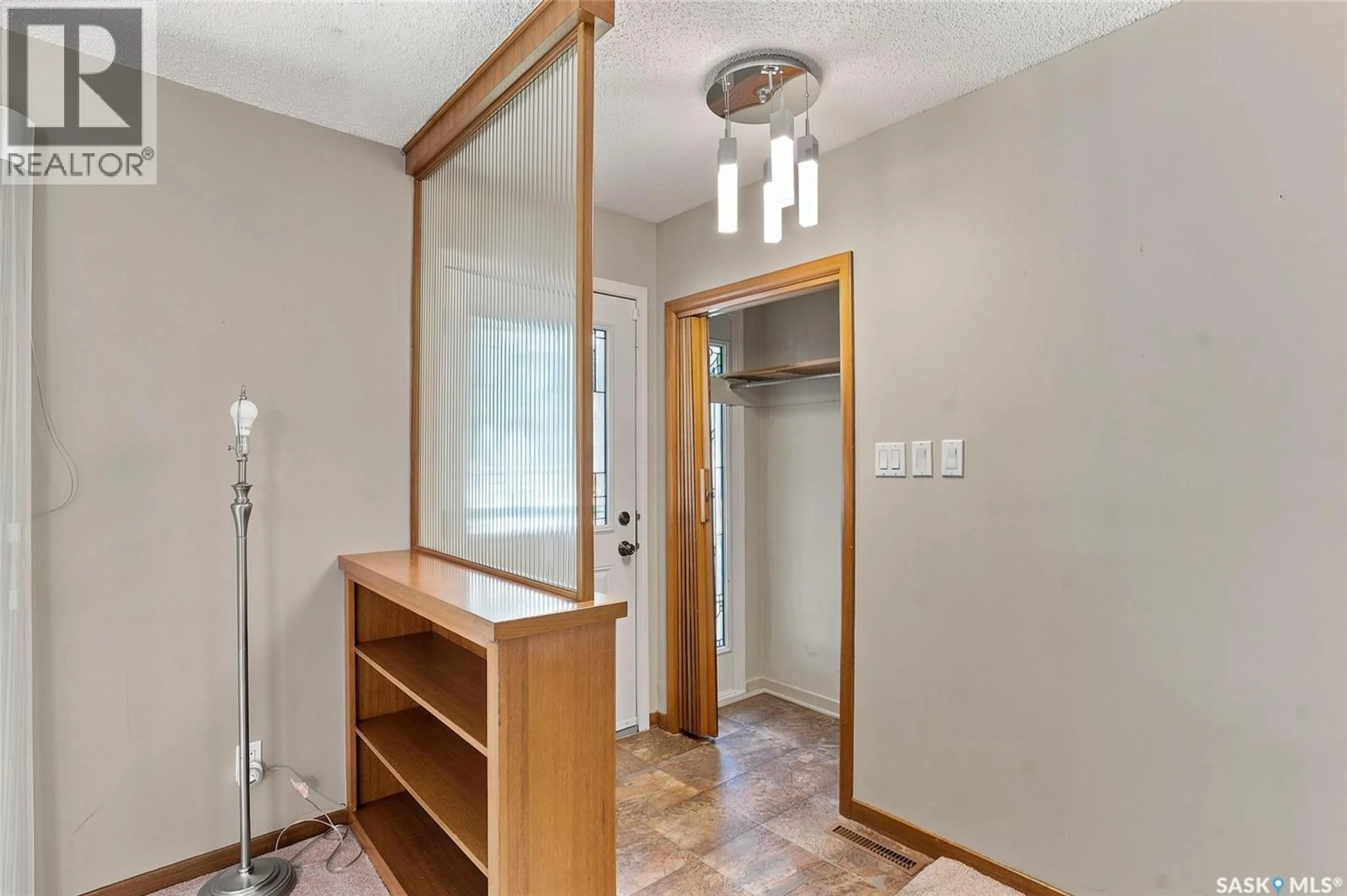 Indoor entryway for 310 ADELAIDE STREET E, Saskatoon Saskatchewan S7J0H7