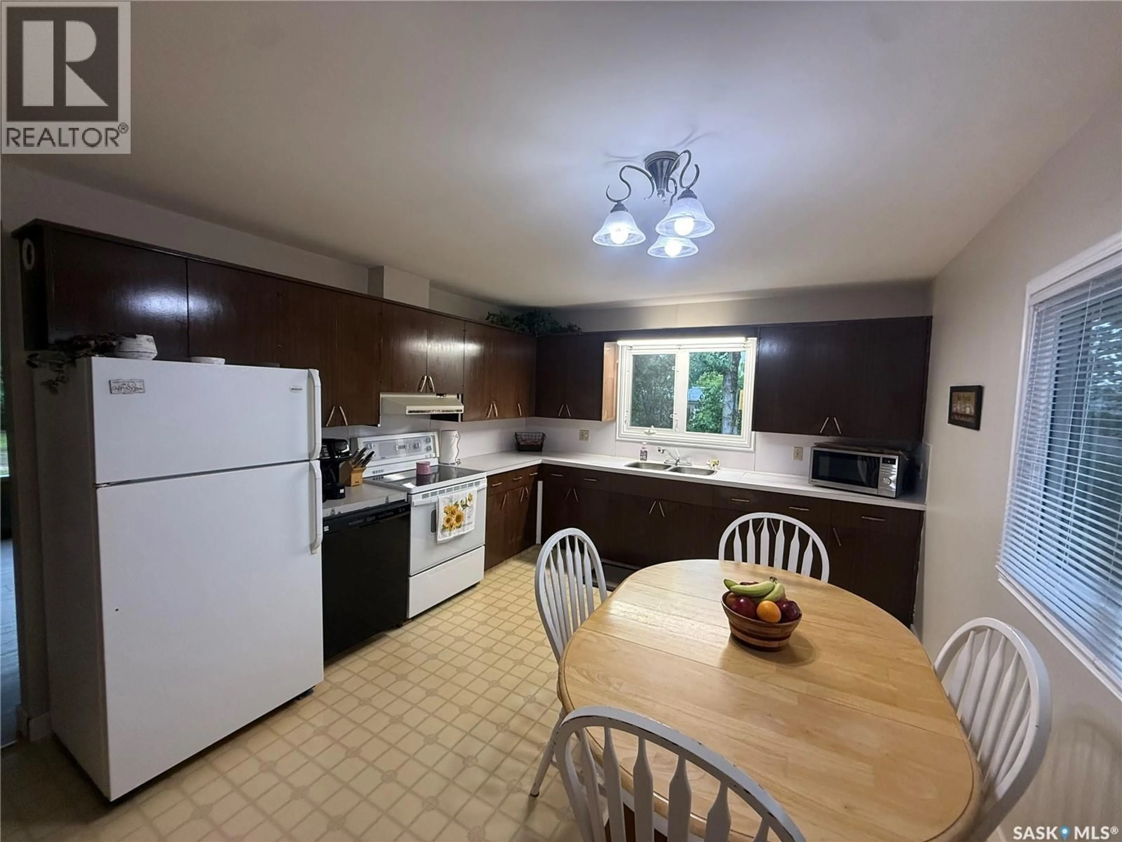 Standard kitchen, unknown for 214 BRIAN STREET, Limerick Saskatchewan S0H2P0