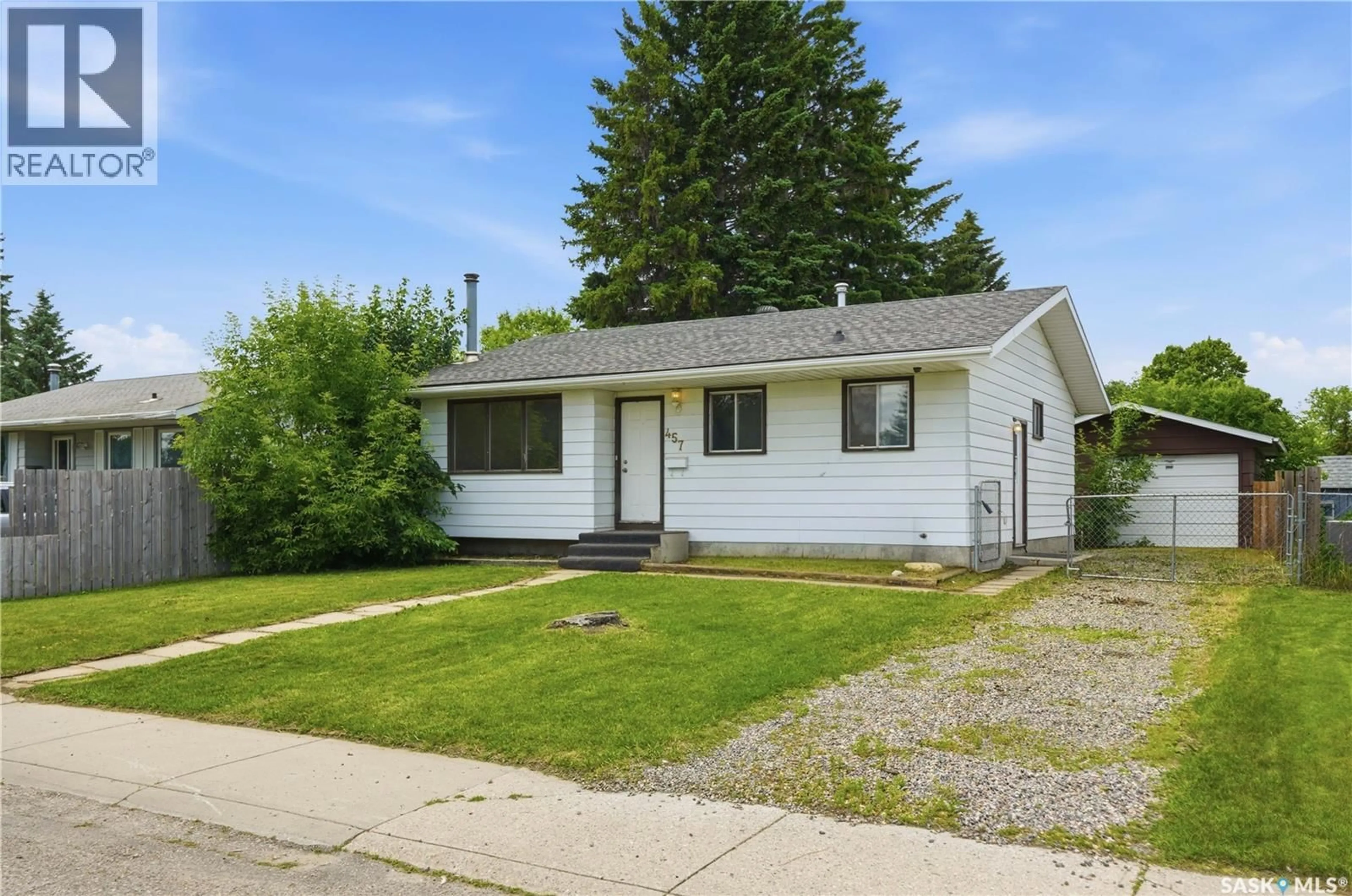 Home with vinyl exterior material, street for 457 MEIGHEN CRESCENT, Saskatoon Saskatchewan S7L5H3