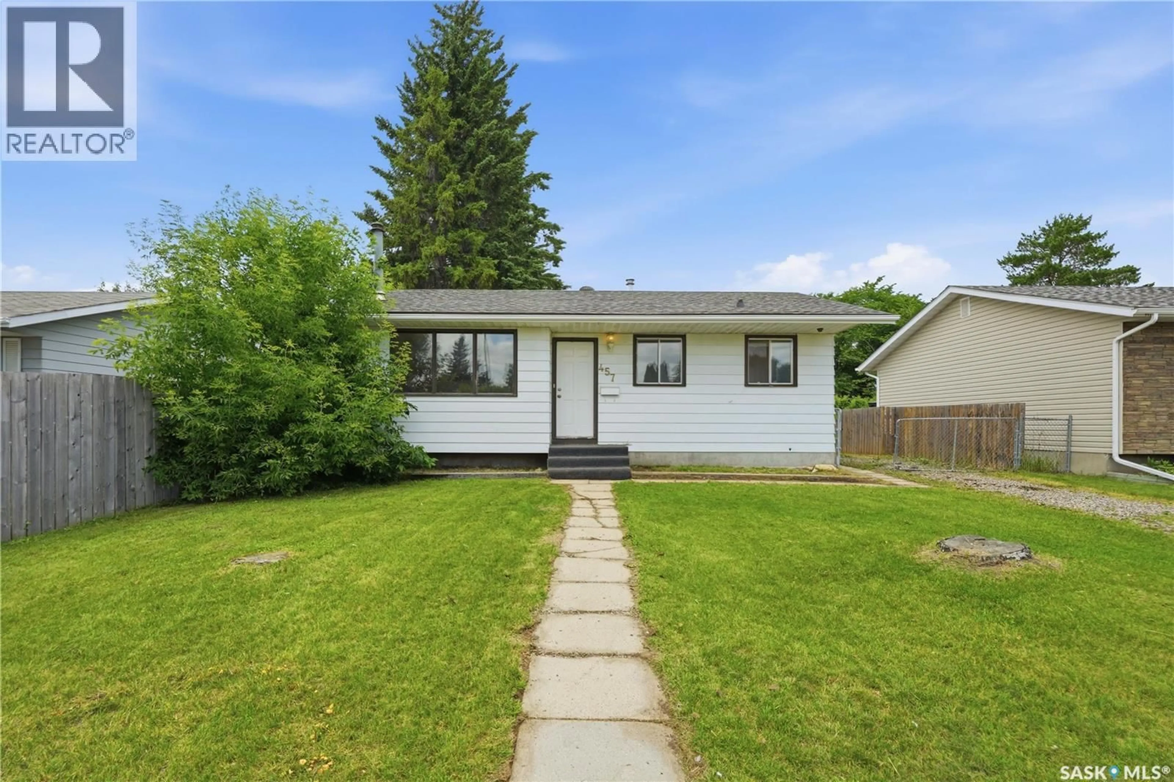Home with vinyl exterior material, street for 457 MEIGHEN CRESCENT, Saskatoon Saskatchewan S7L5H3